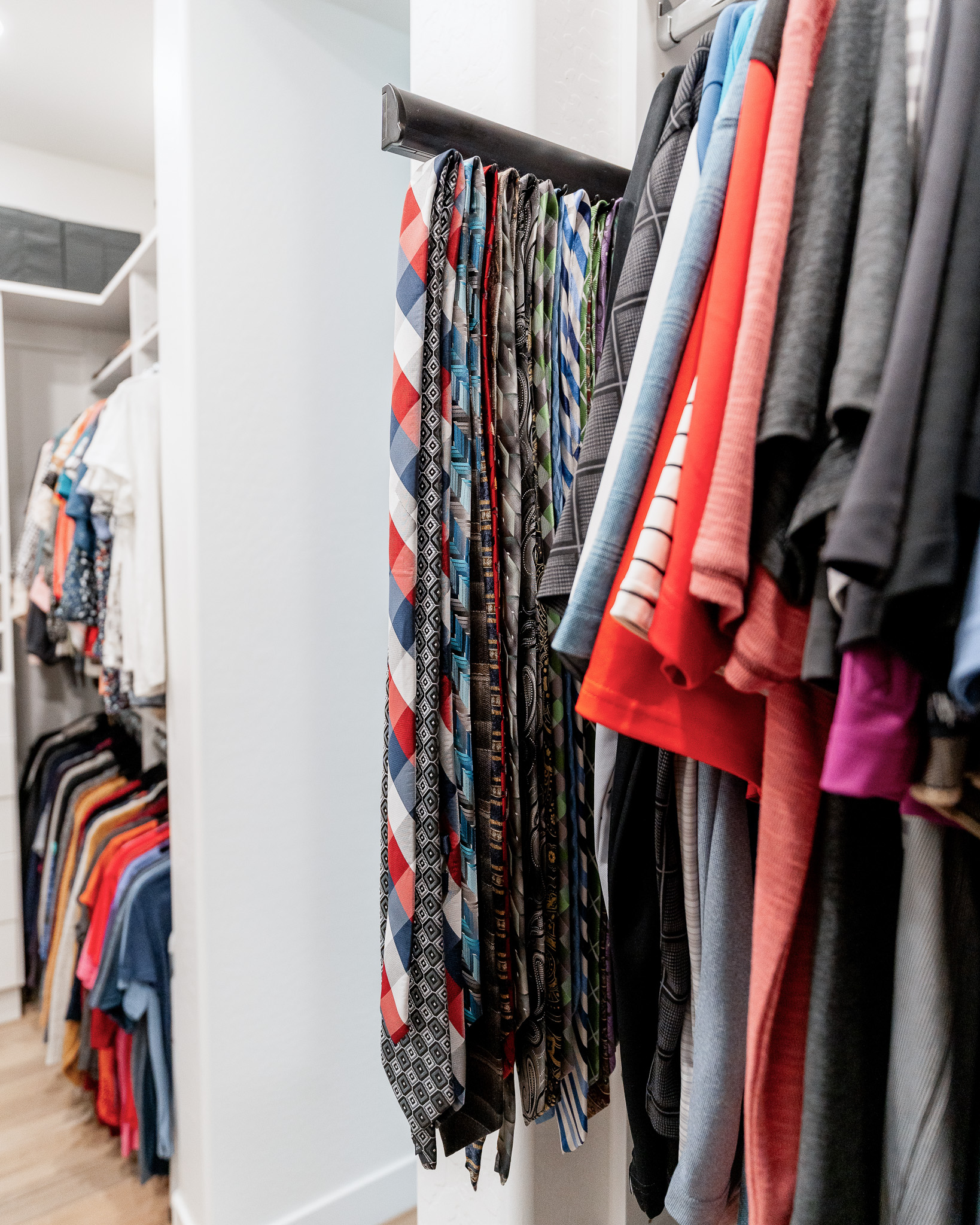 Walk-in Closet in Winter White thumbnail 6