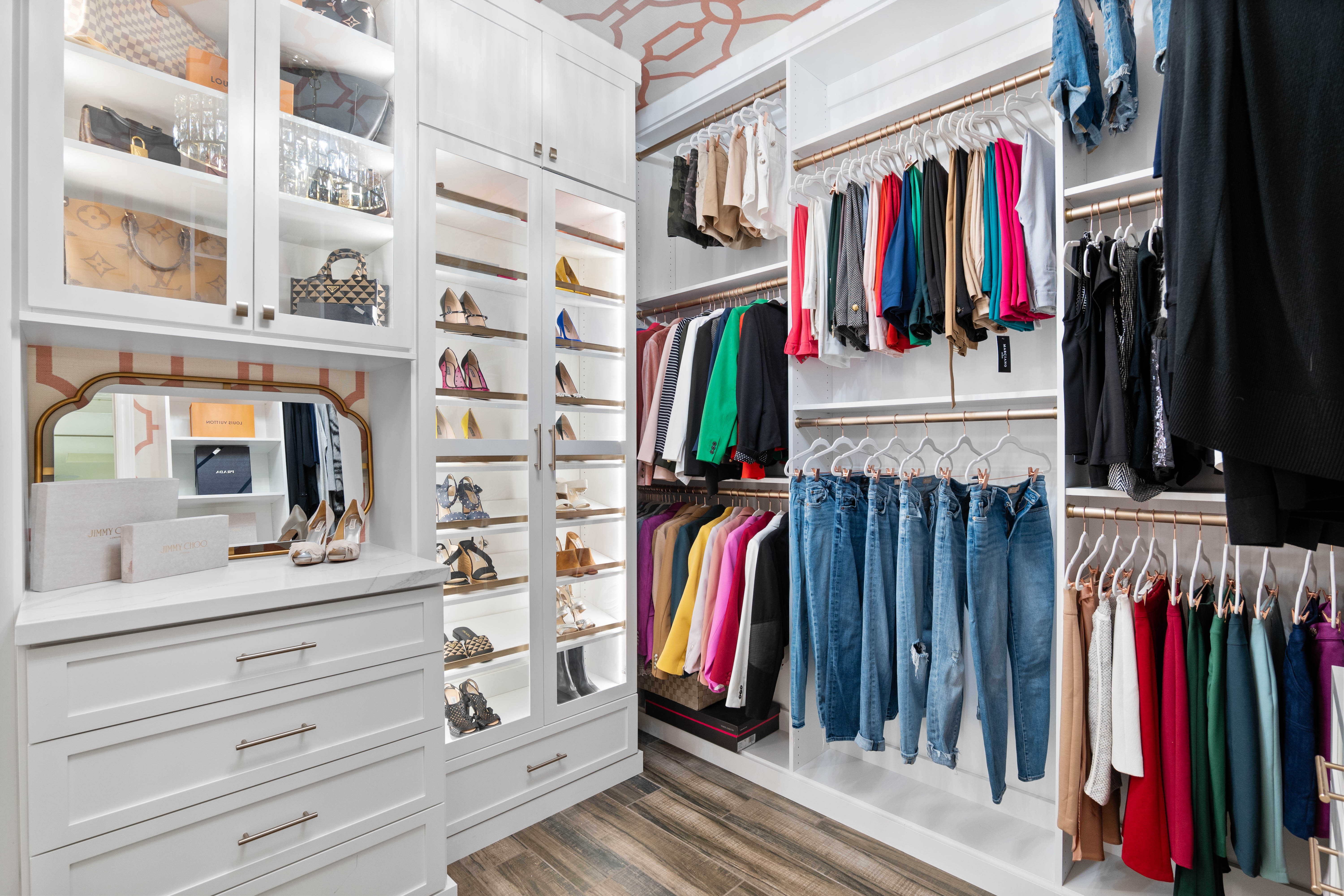 Walk-in Closet thumbnail 4