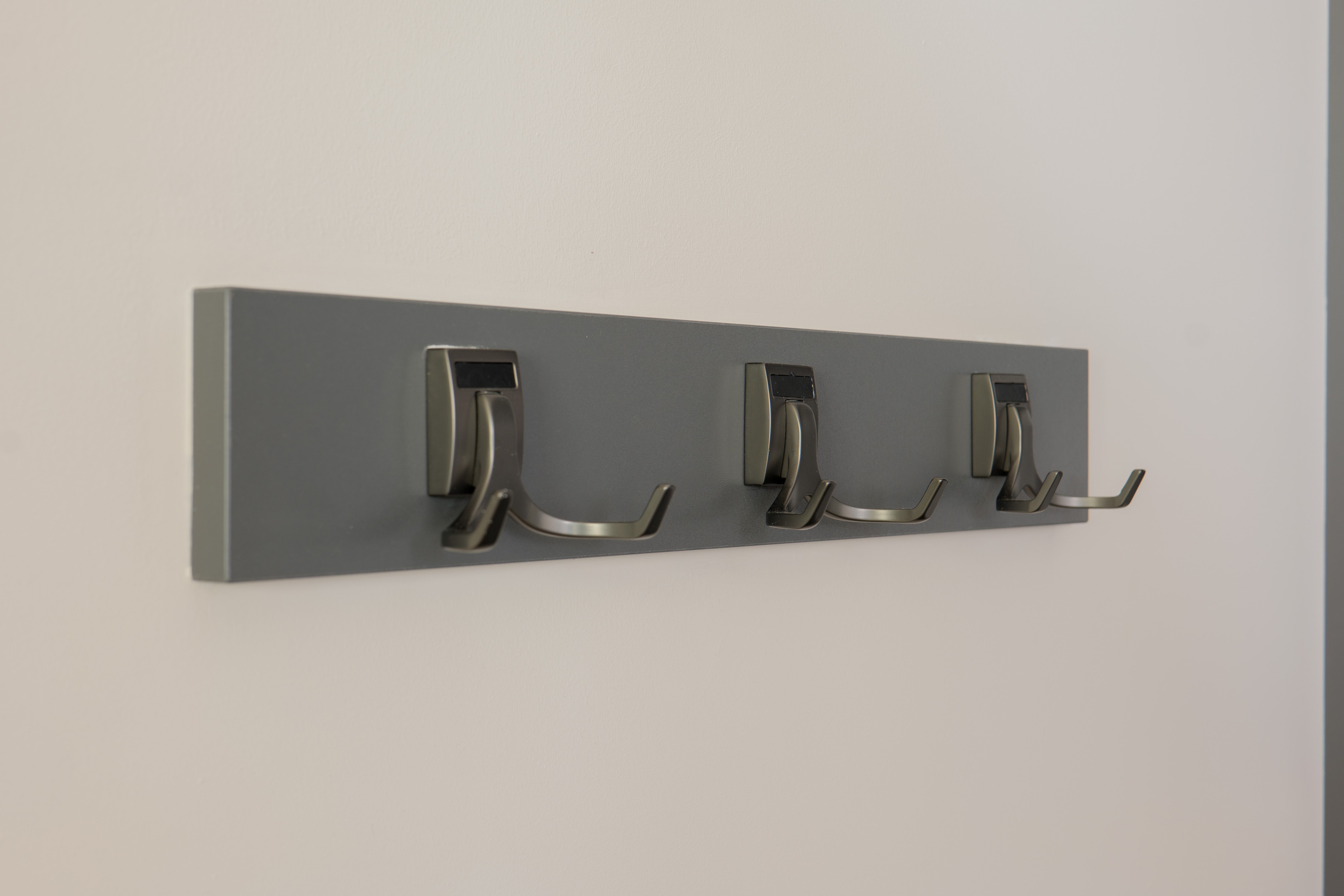 Walk-in Closet in Gunmetal thumbnail 2