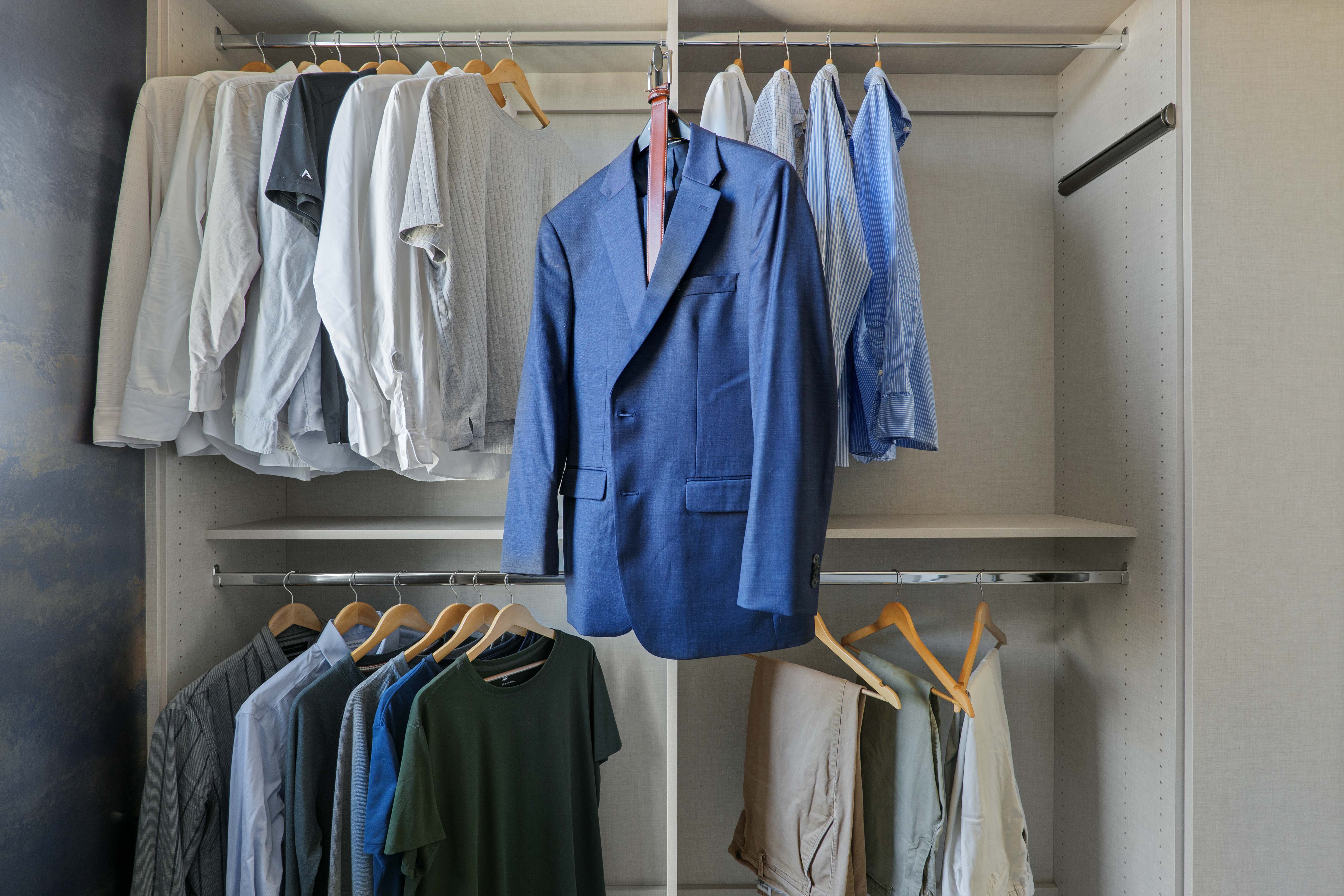 Walk-in Closet (His) thumbnail 2
