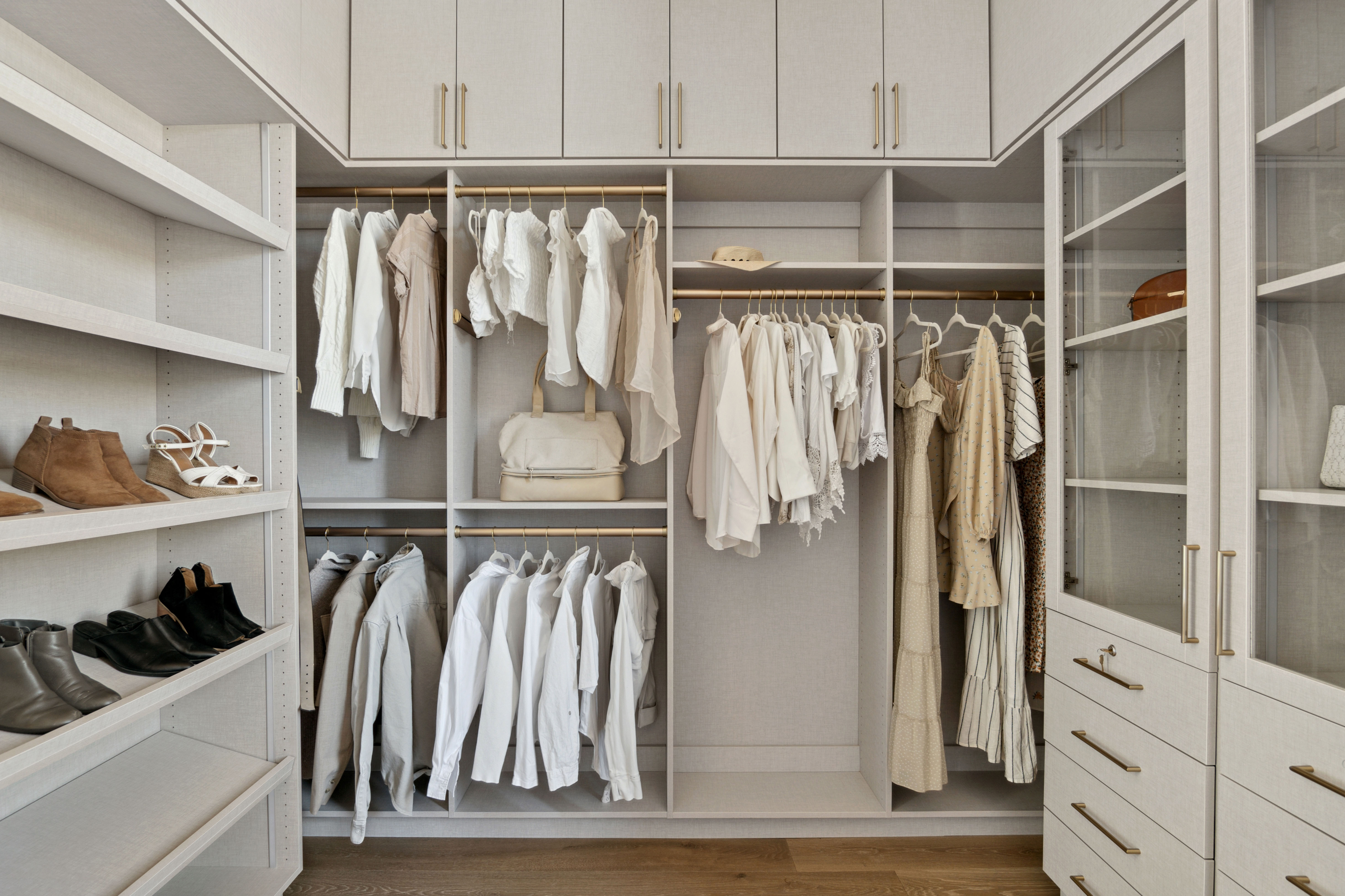 Walk-in Closet (Hers) thumbnail 2