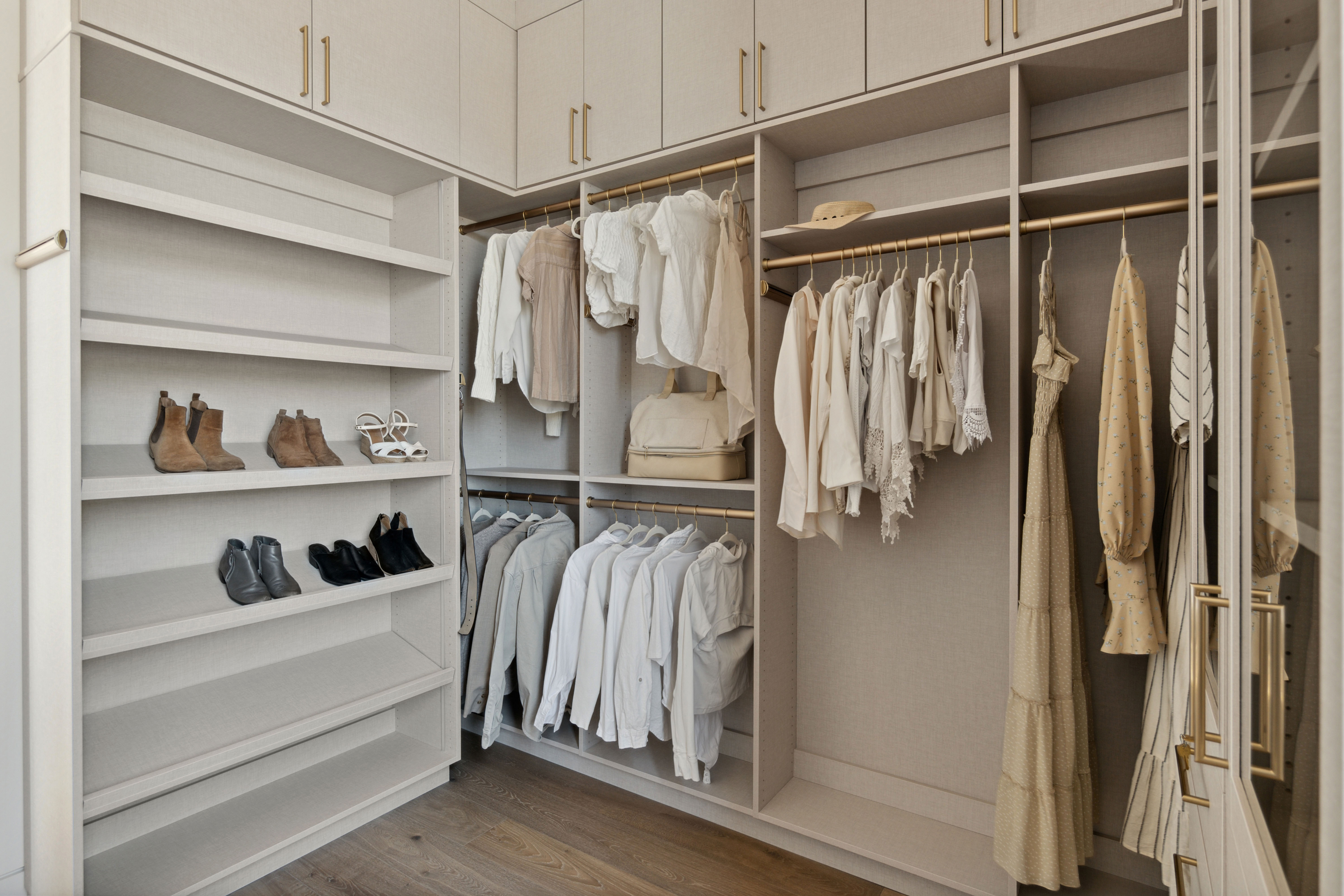 Walk-in Closet (Hers) thumbnail 3