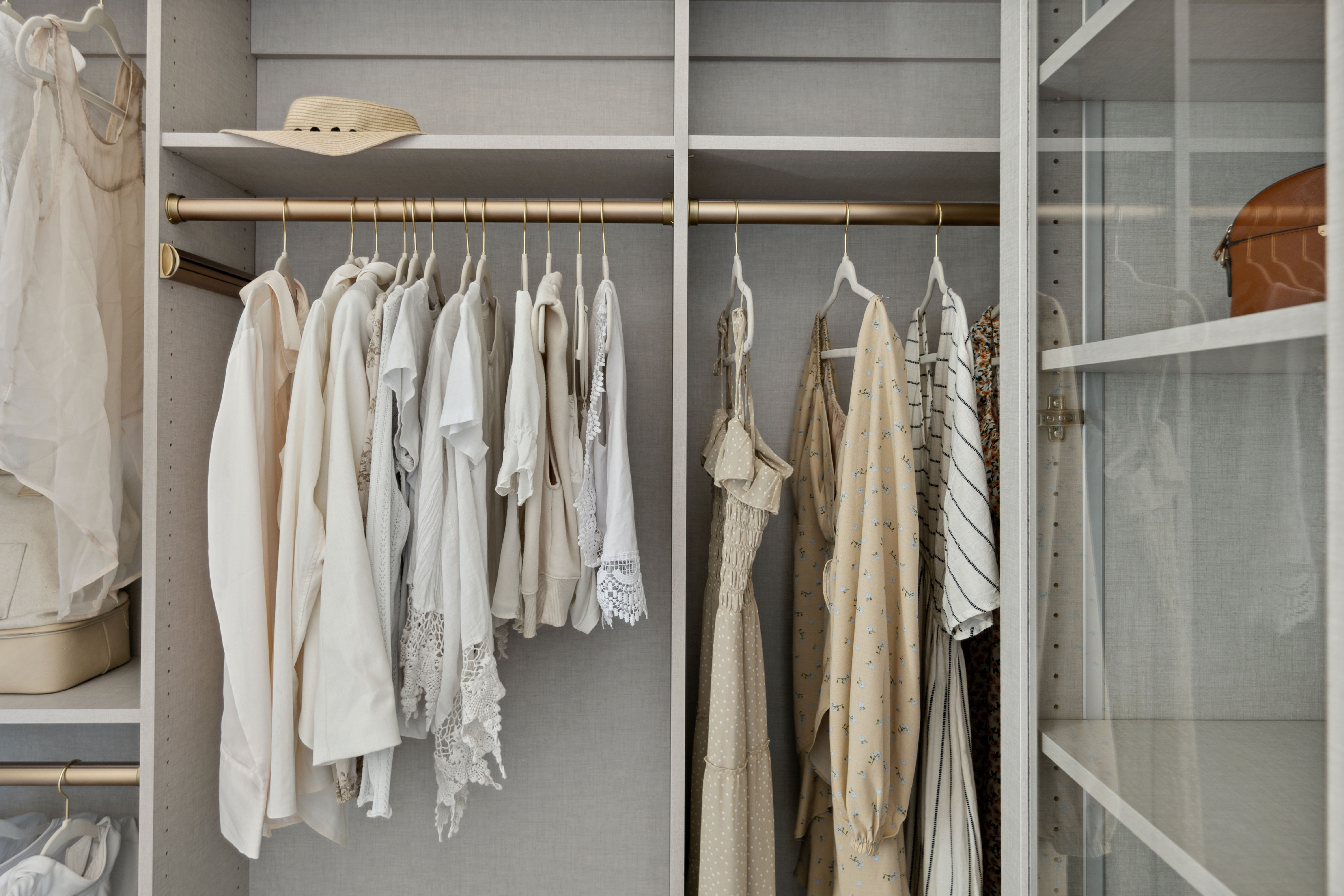 Walk-in Closet (Hers) thumbnail 5