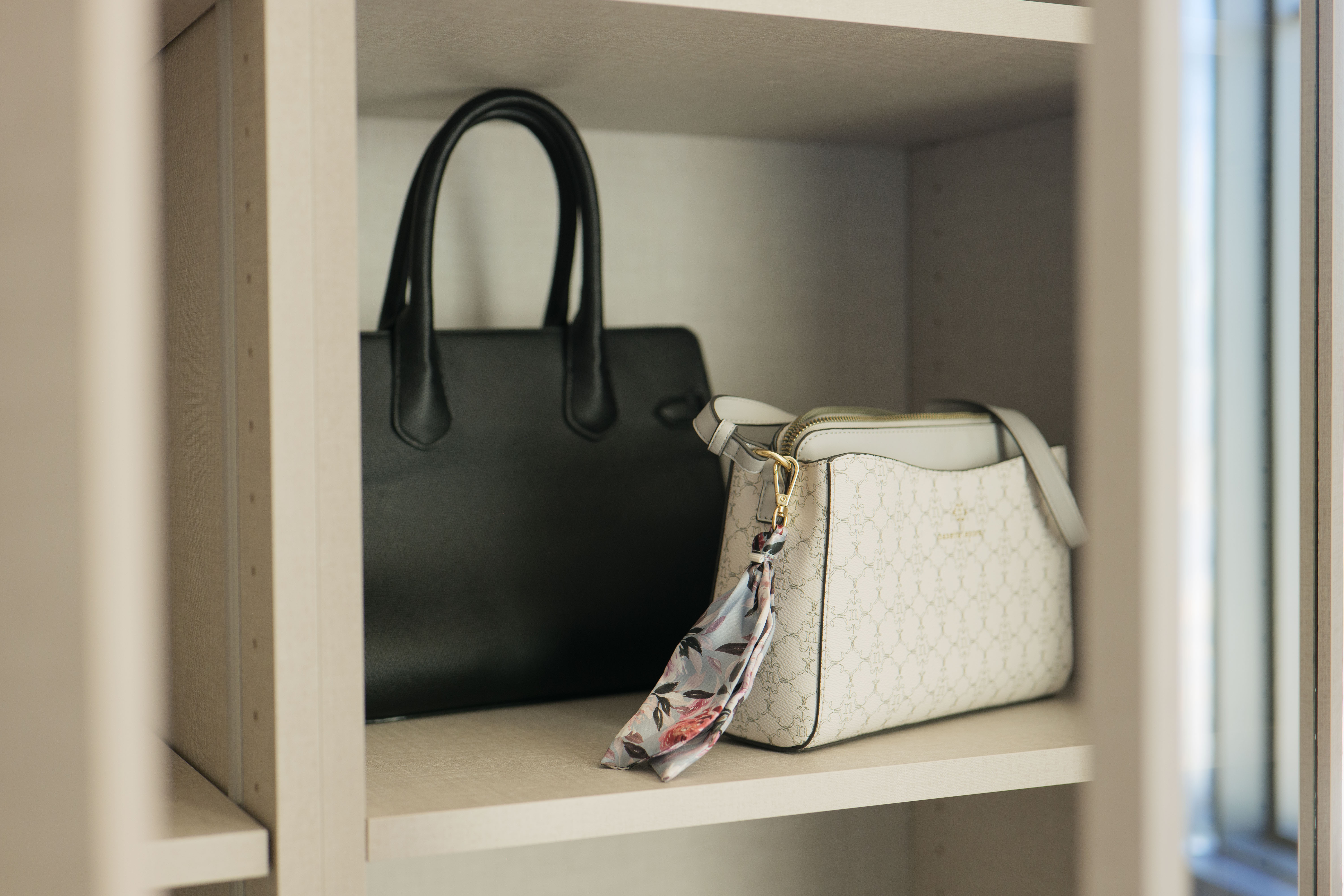 Walk-in Closet (Hers) thumbnail 6