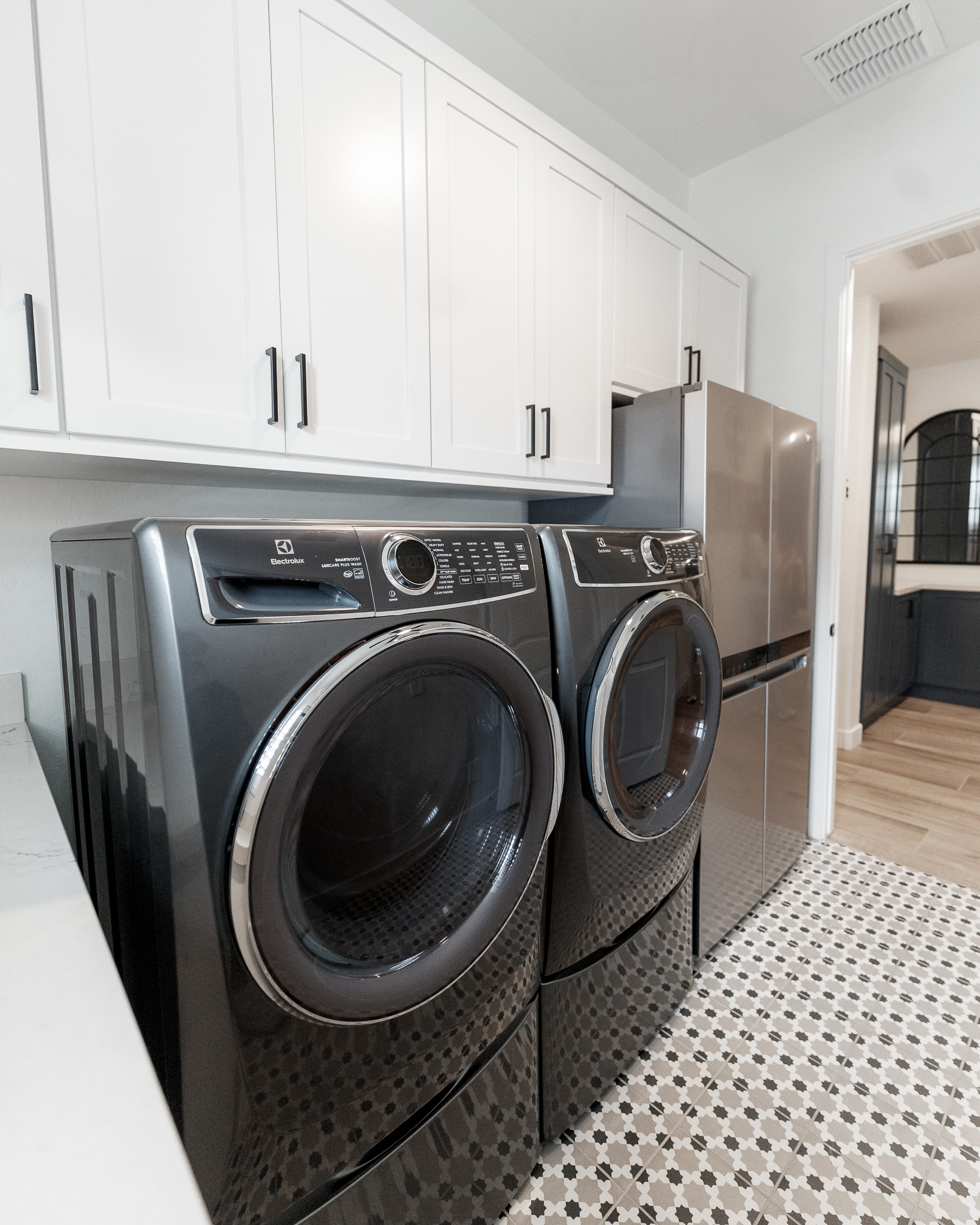 Laundry Room thumbnail 4