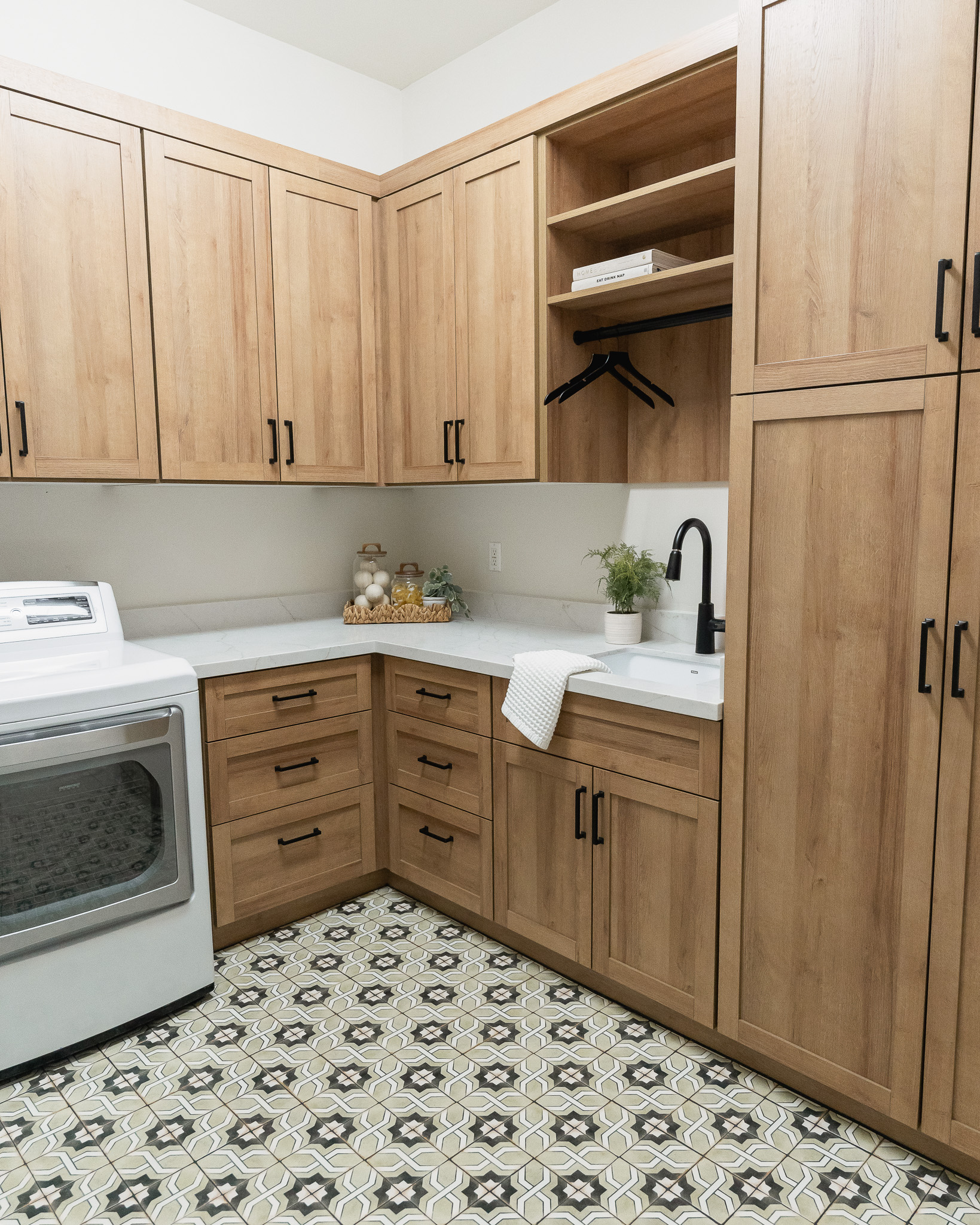 Laundry Room thumbnail 3