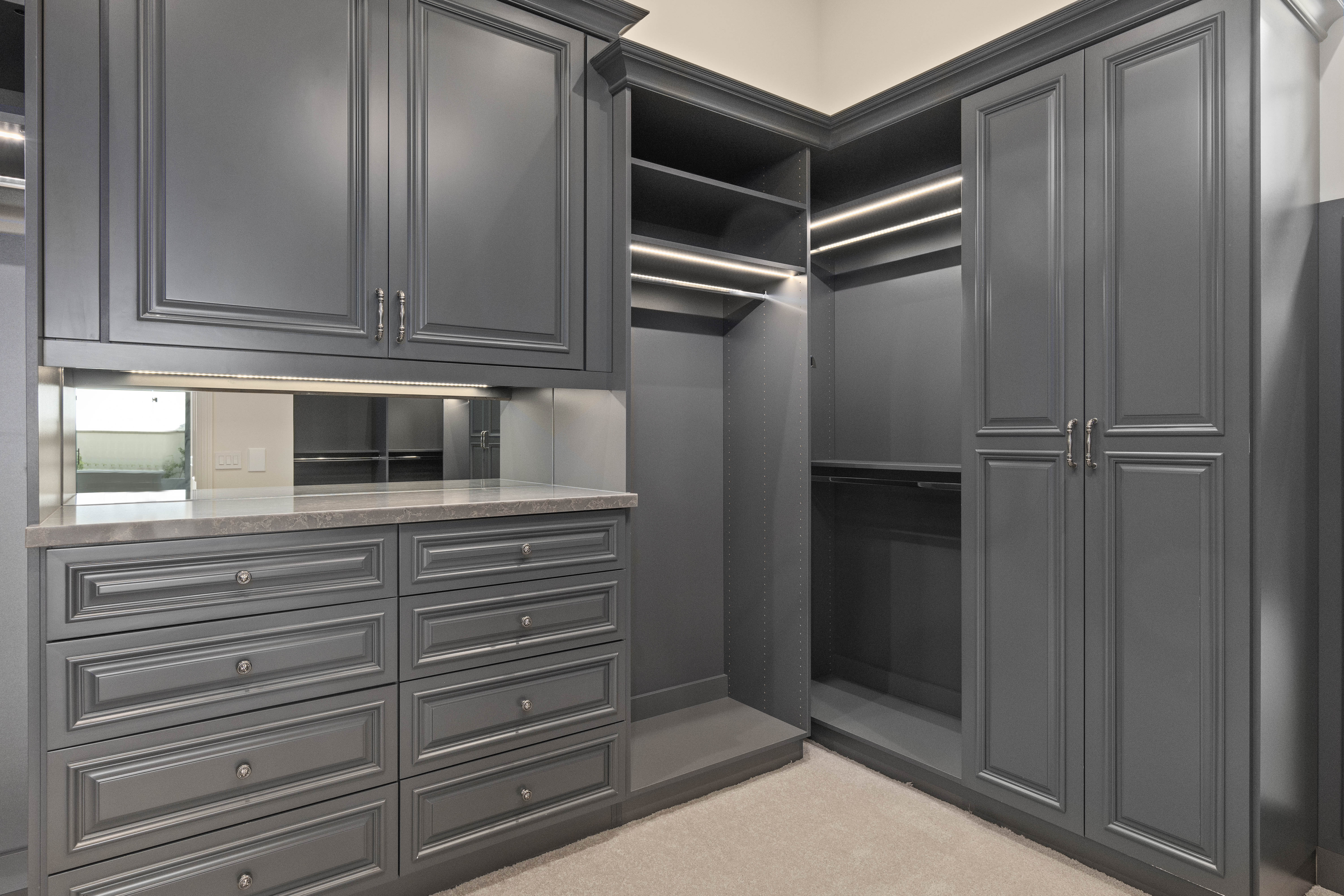 Walk-in Closet in Gunmetal thumbnail 2