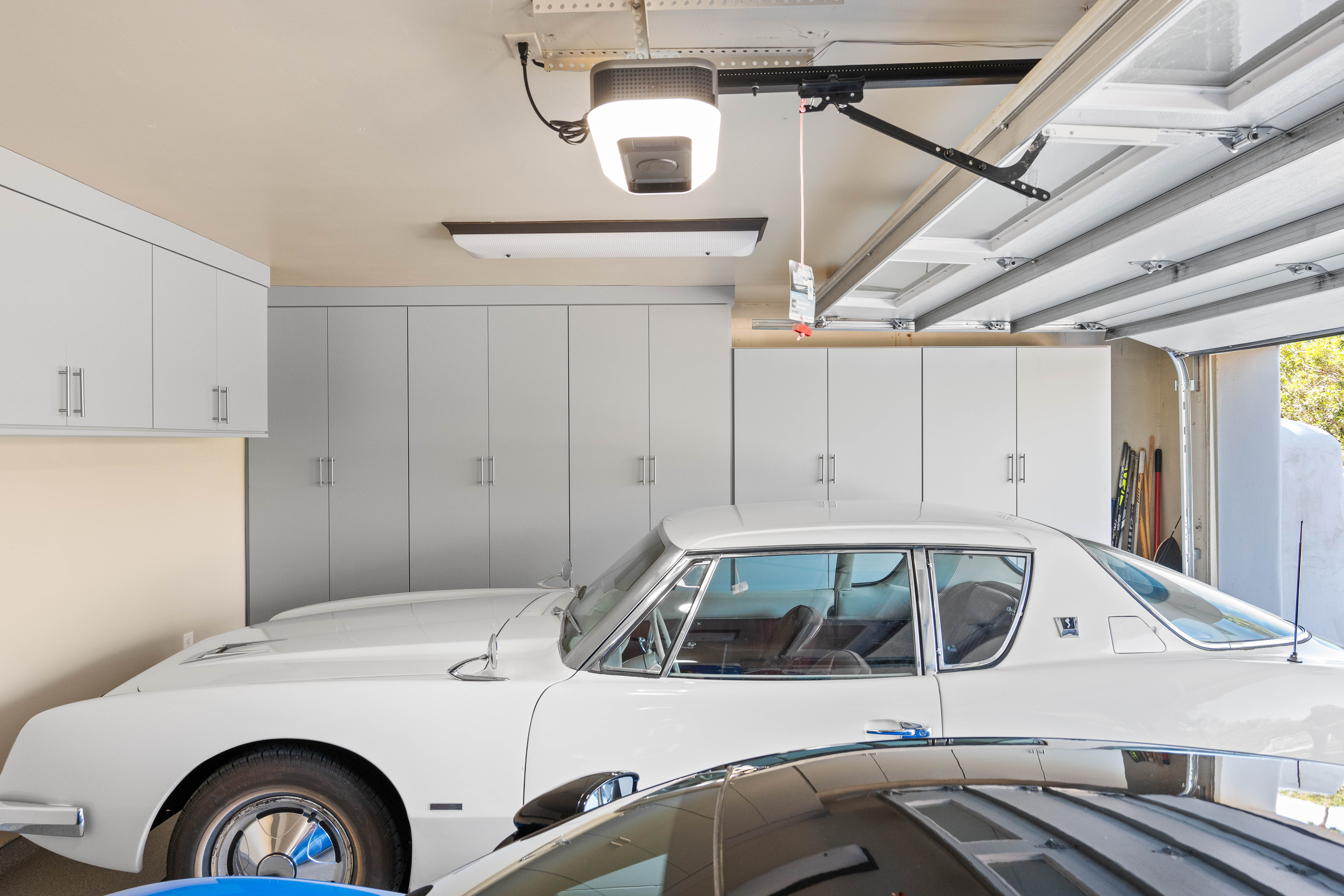Garage in Steel Gray/Winter White - image 1