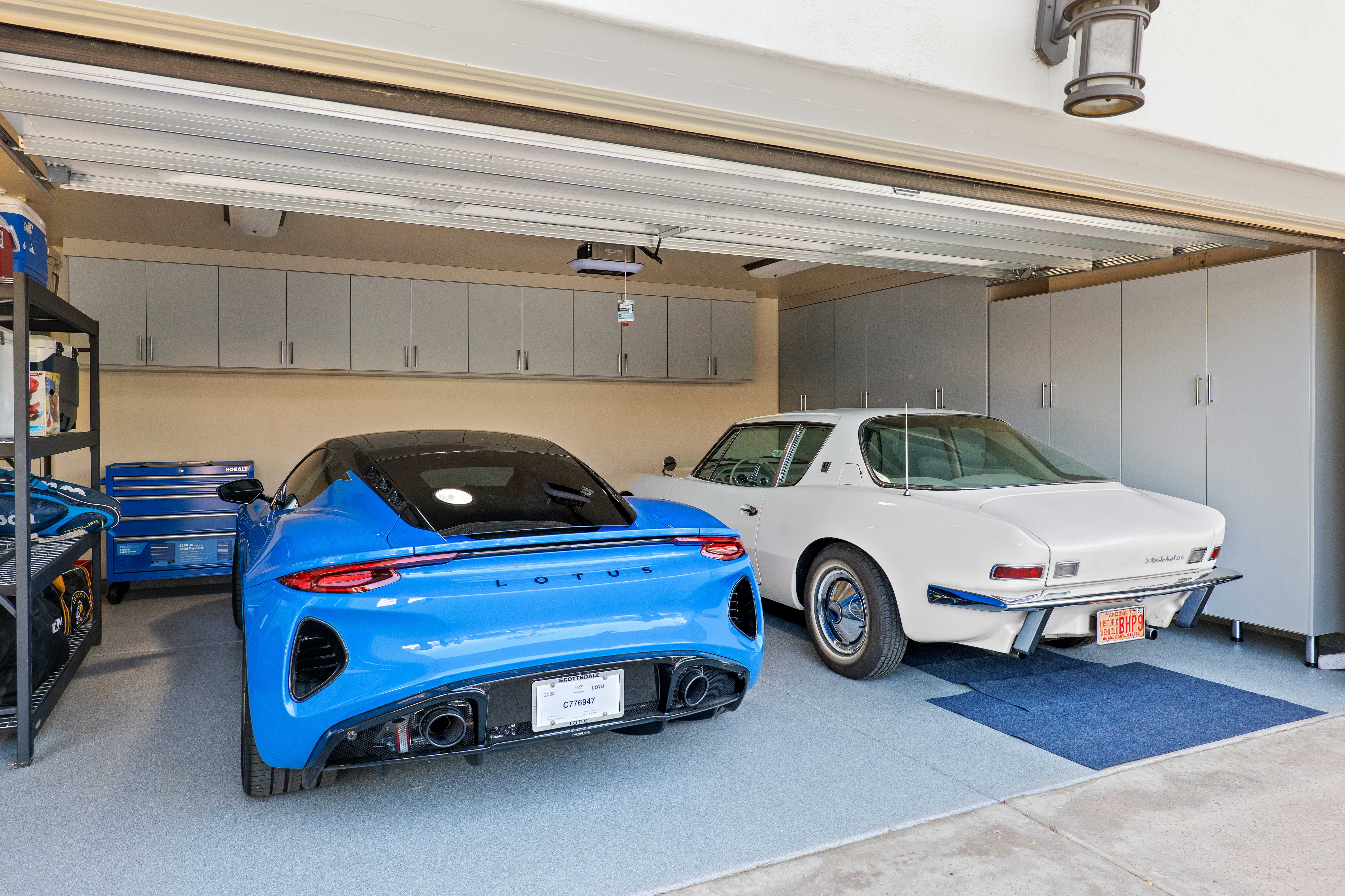 Garage in Steel Gray/Winter White thumbnail 3