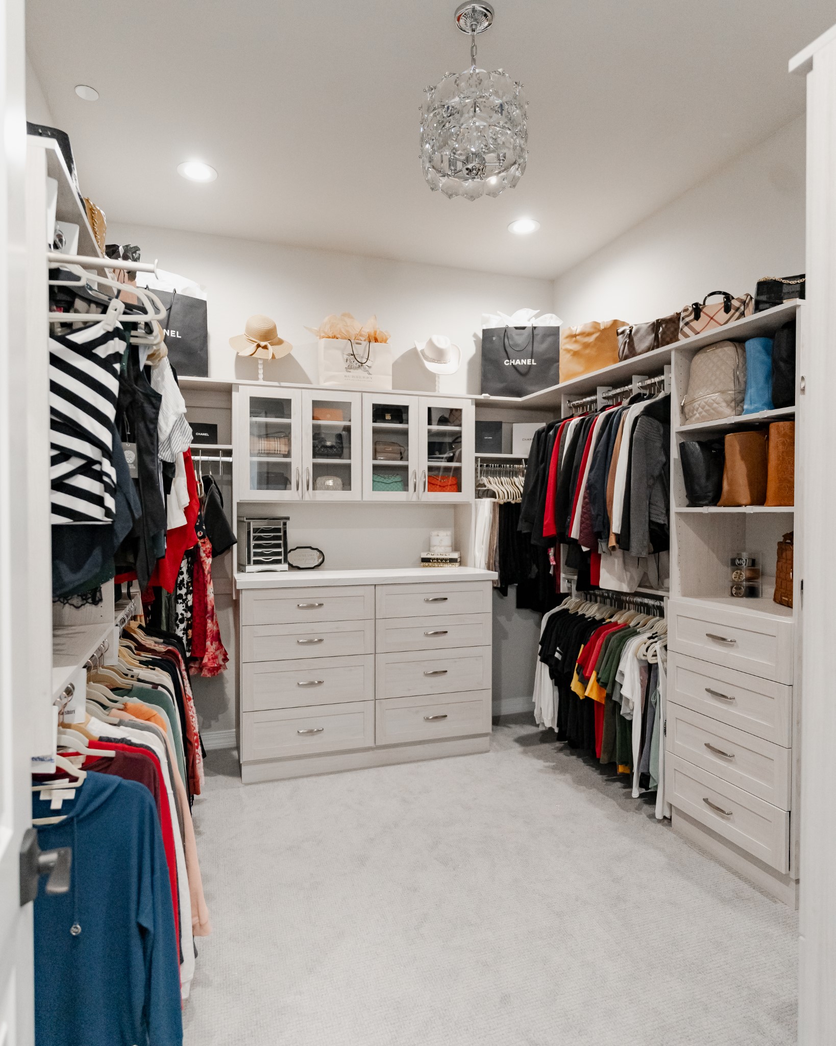 Walk-in Closet in Norwegian Wood - image 1