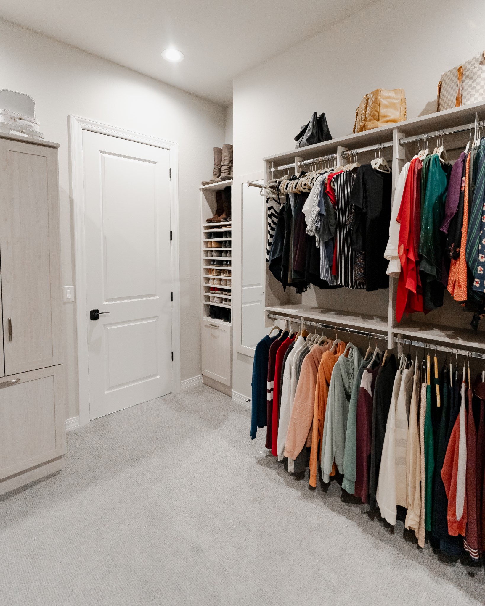 Walk-in Closet in Norwegian Wood thumbnail 5