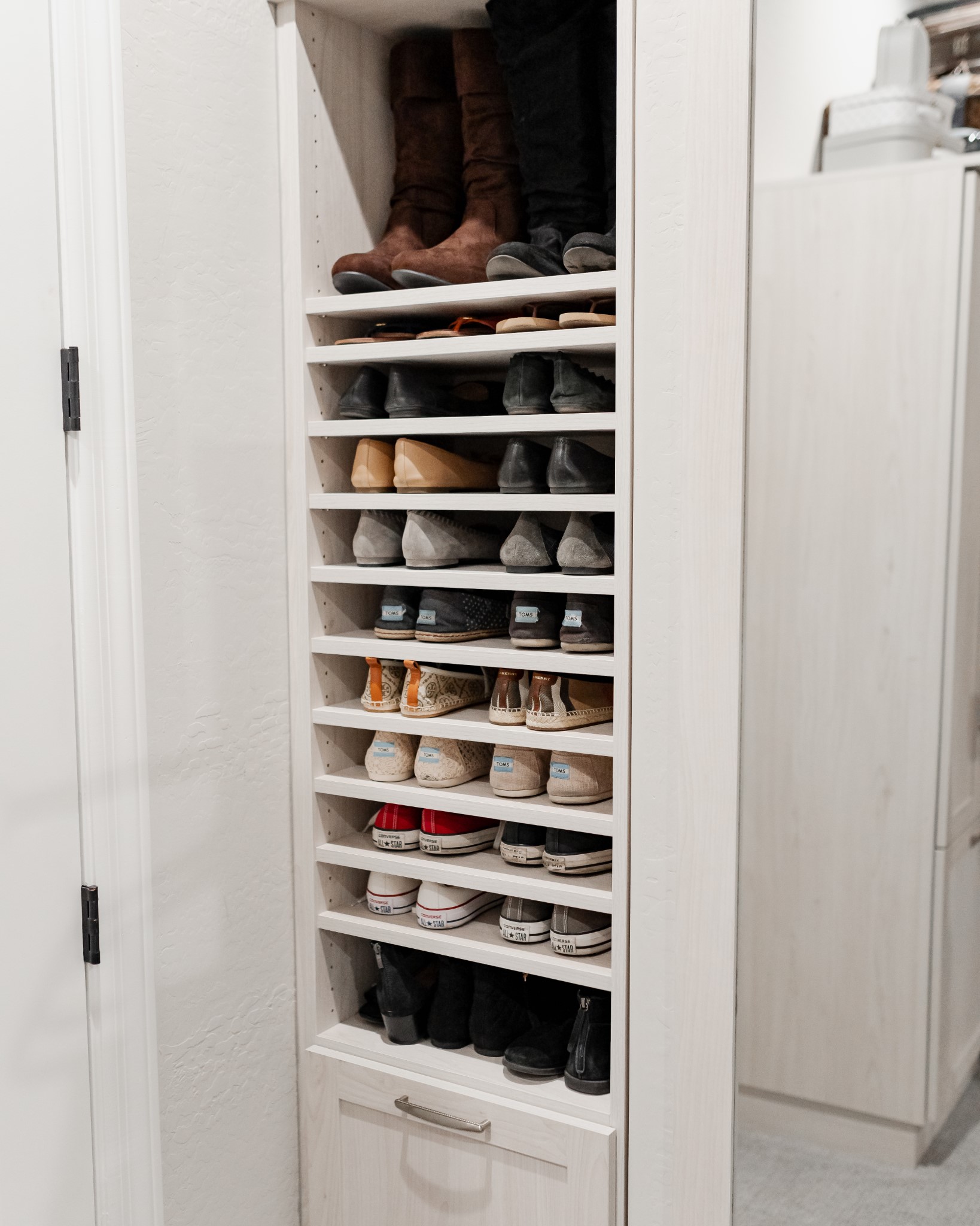 Walk-in Closet in Norwegian Wood thumbnail 11