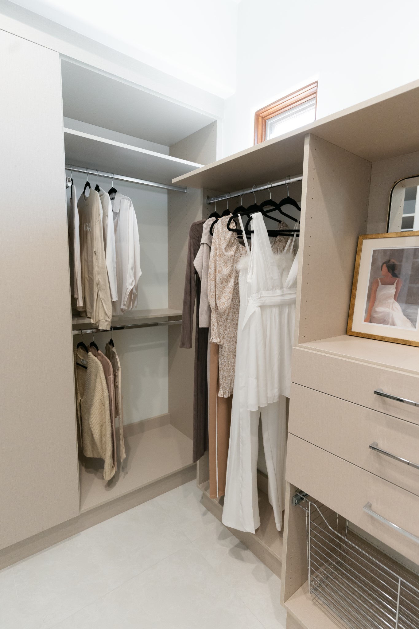 Walk-in Closet thumbnail 4
