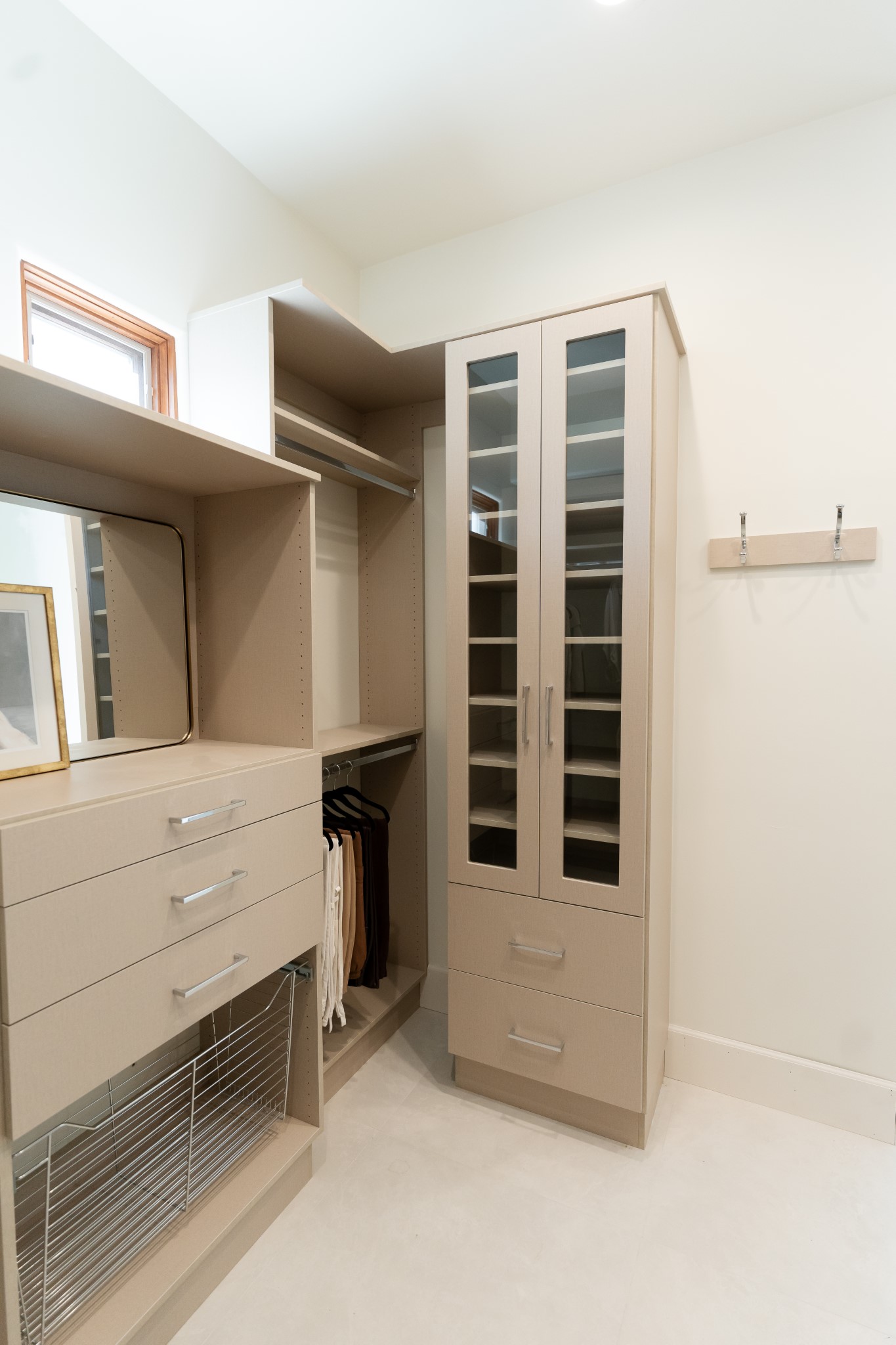 Walk-in Closet thumbnail 6