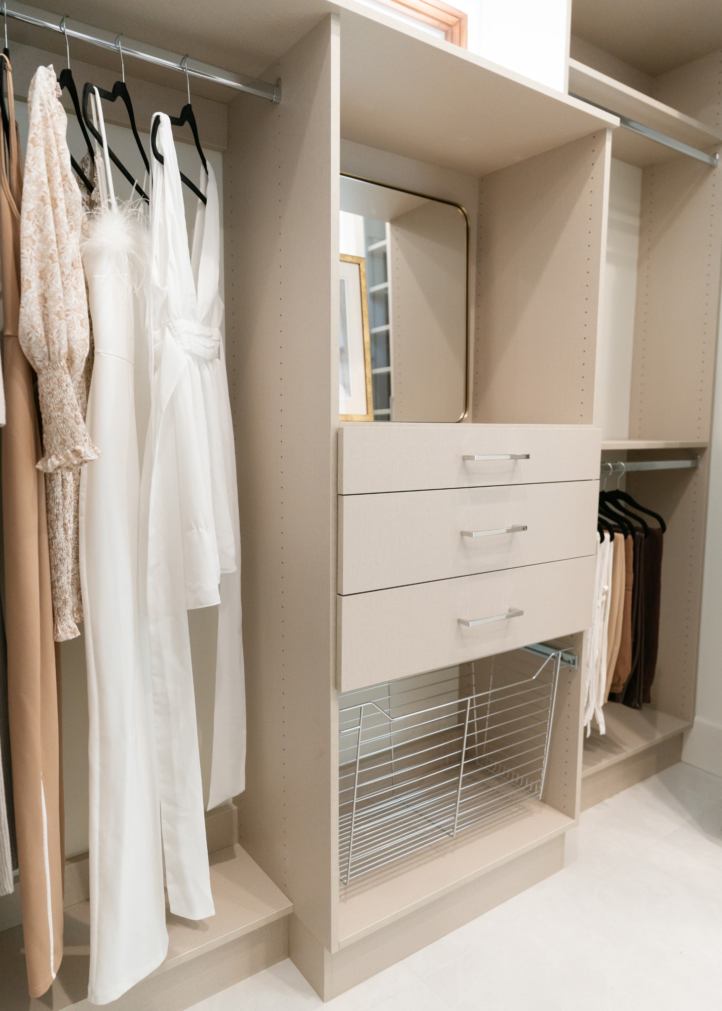 Walk-in Closet thumbnail 7