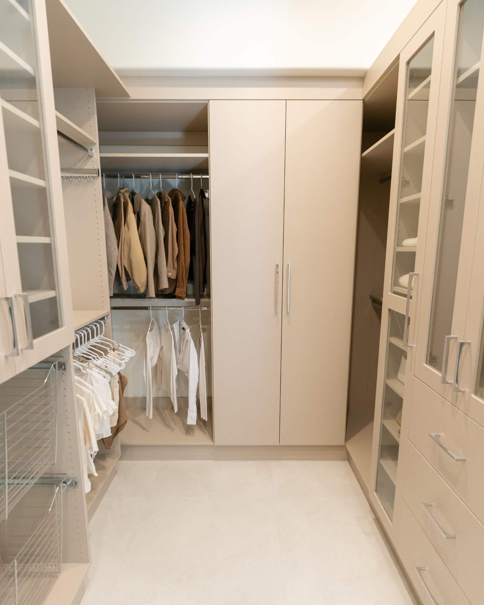 Walk-in Closet thumbnail 12