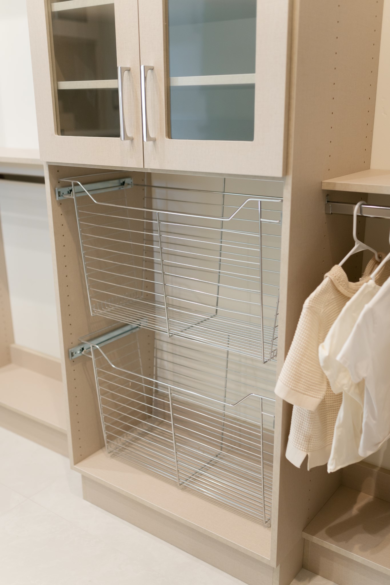 Walk-in Closet thumbnail 16