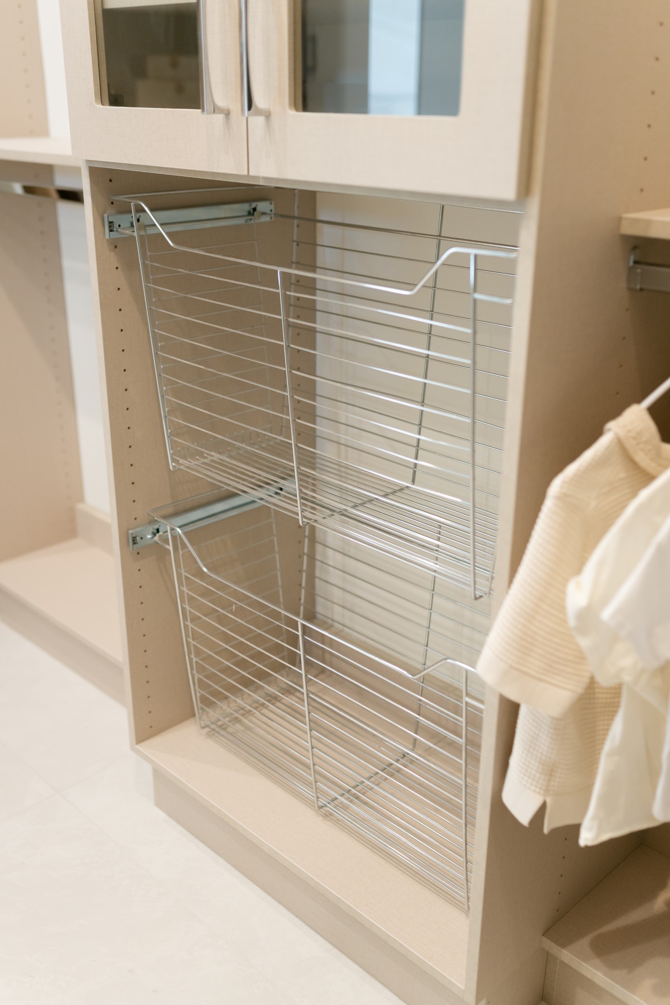Walk-in Closet thumbnail 17