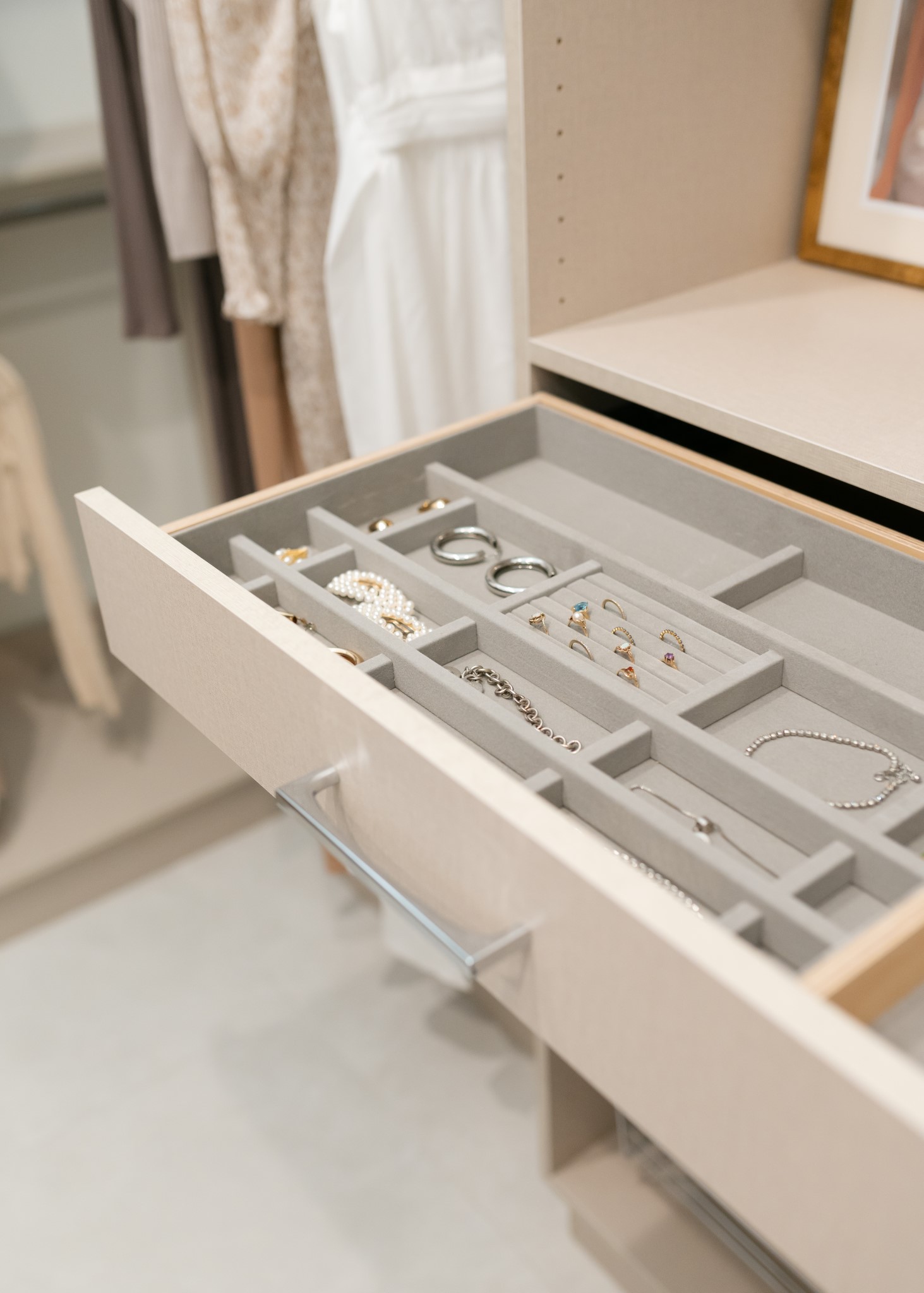 Walk-in Closet thumbnail 35