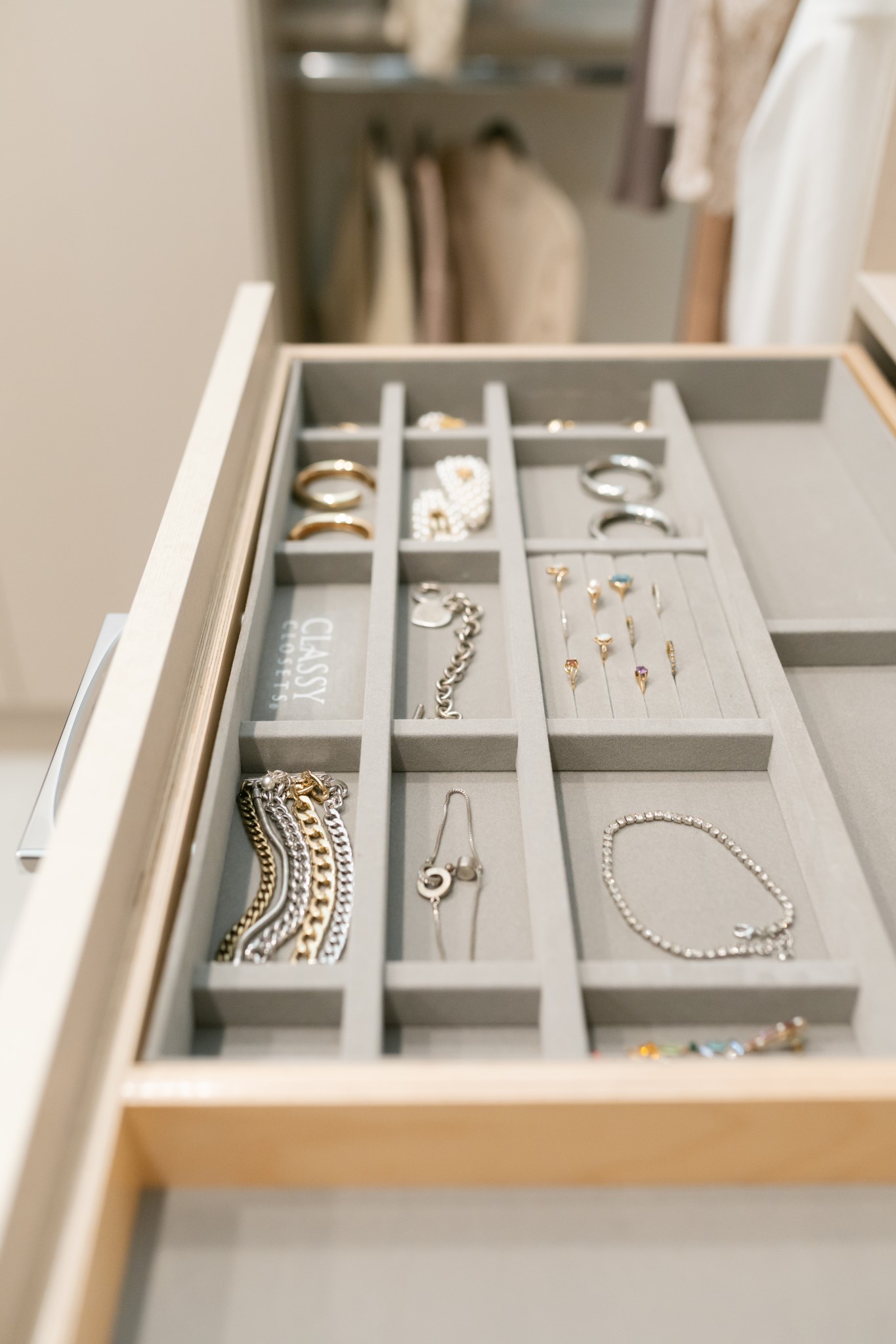 Walk-in Closet thumbnail 36