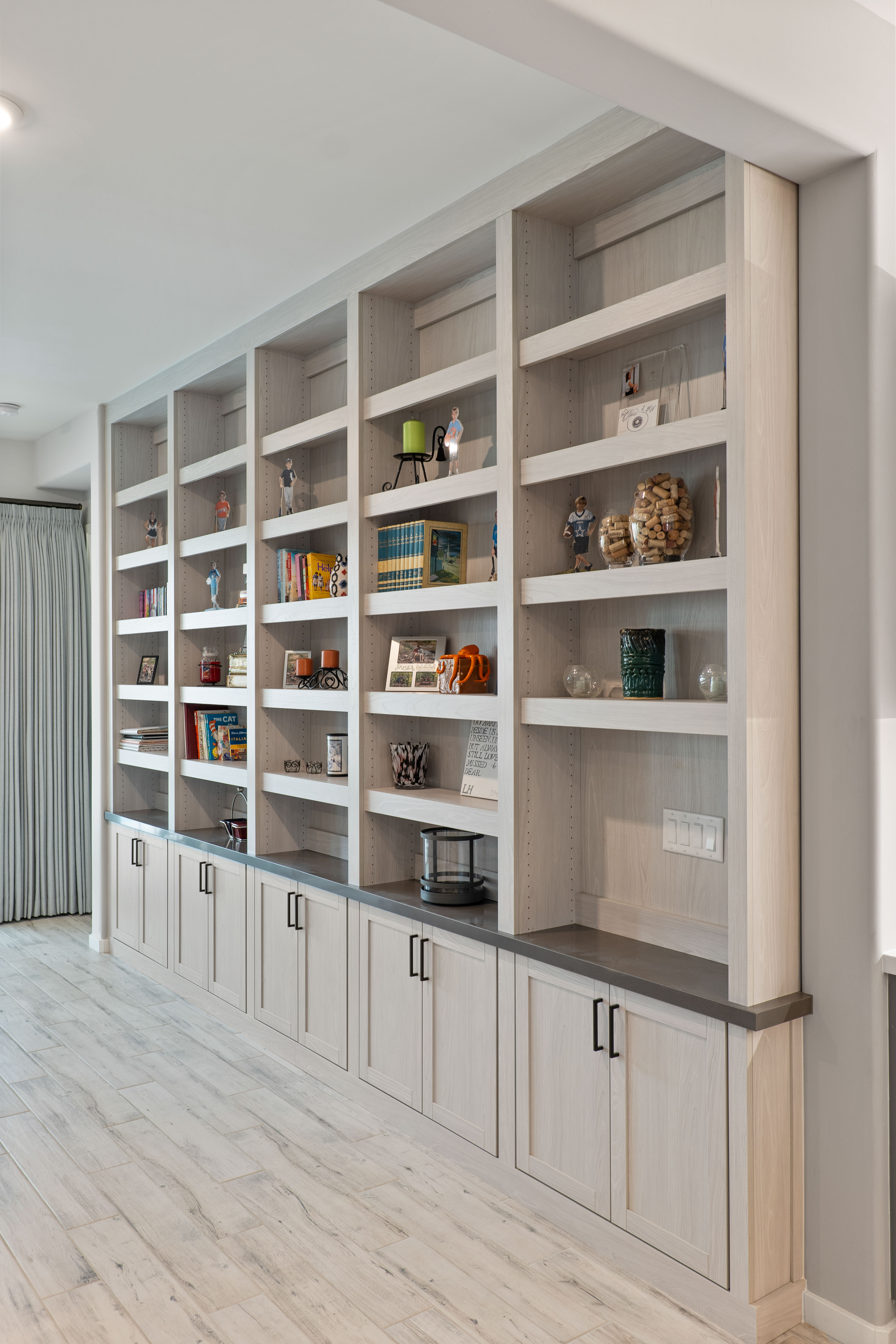 Bookshelves thumbnail 2