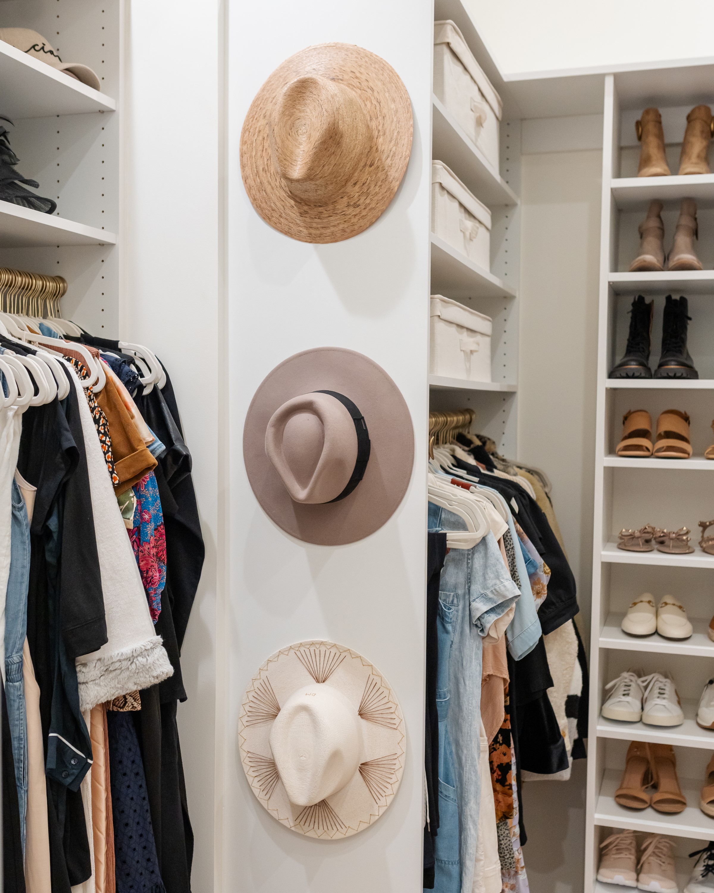 Walk-in Closet thumbnail 2