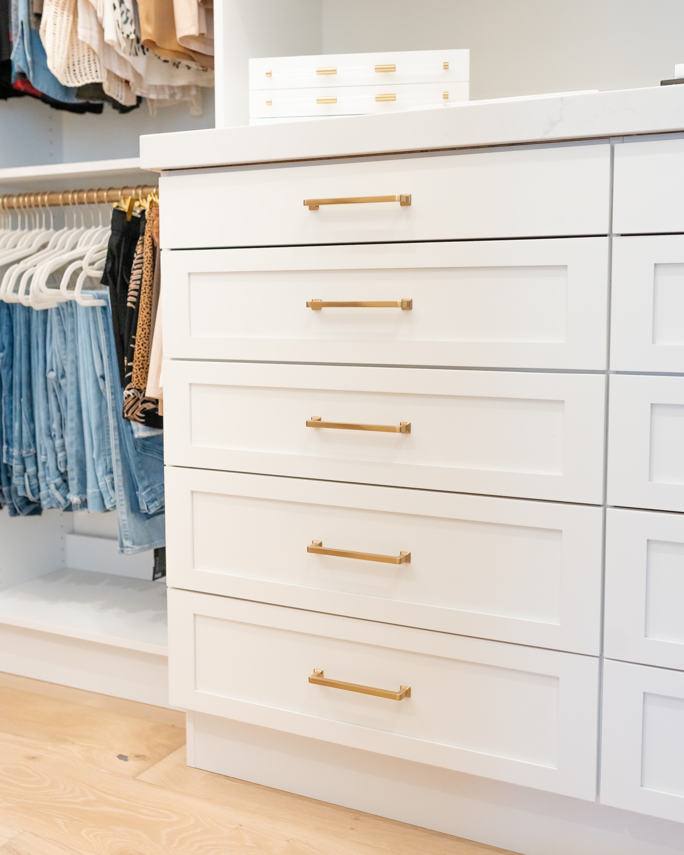 Walk-in Closet thumbnail 3