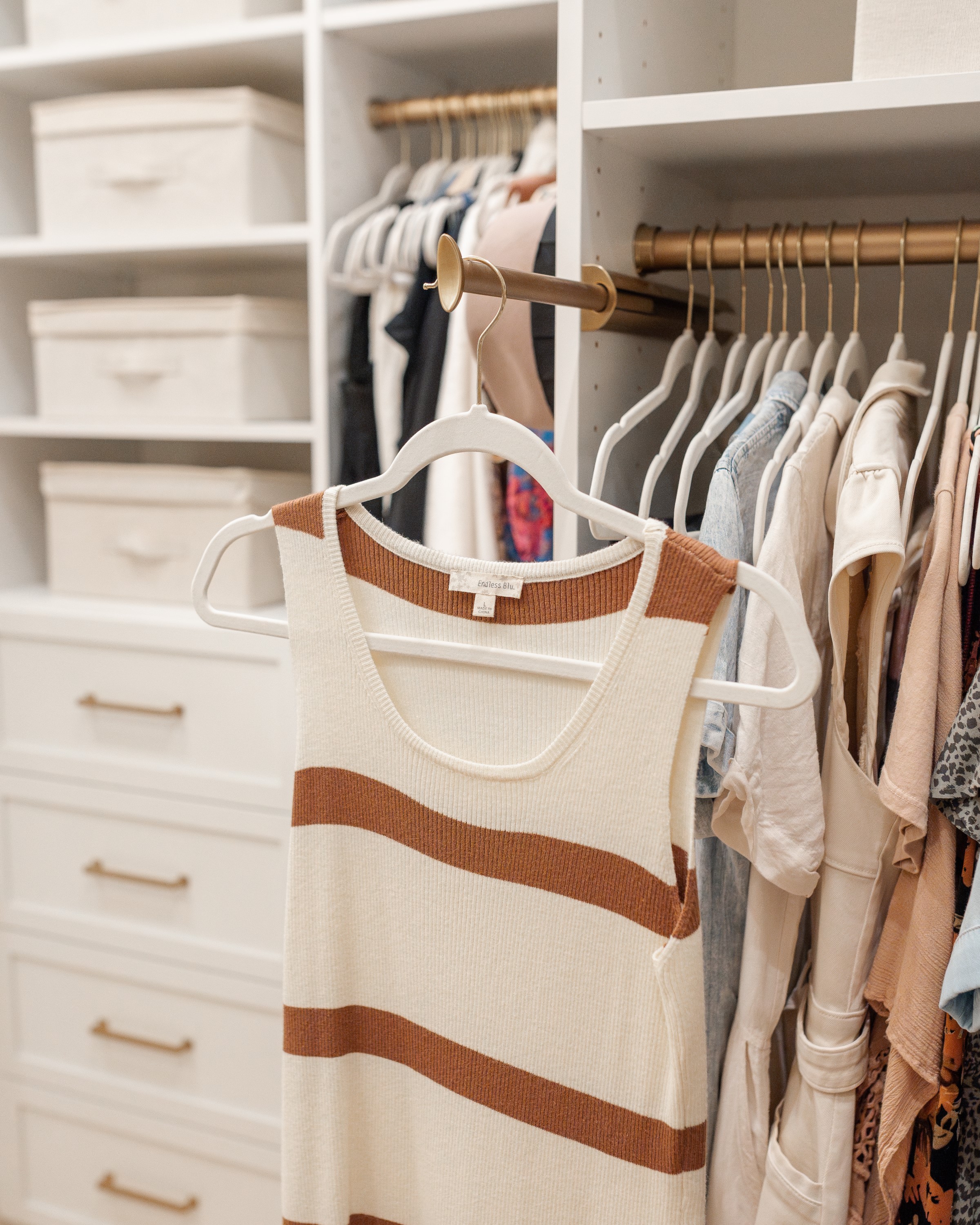 Walk-in Closet thumbnail 10
