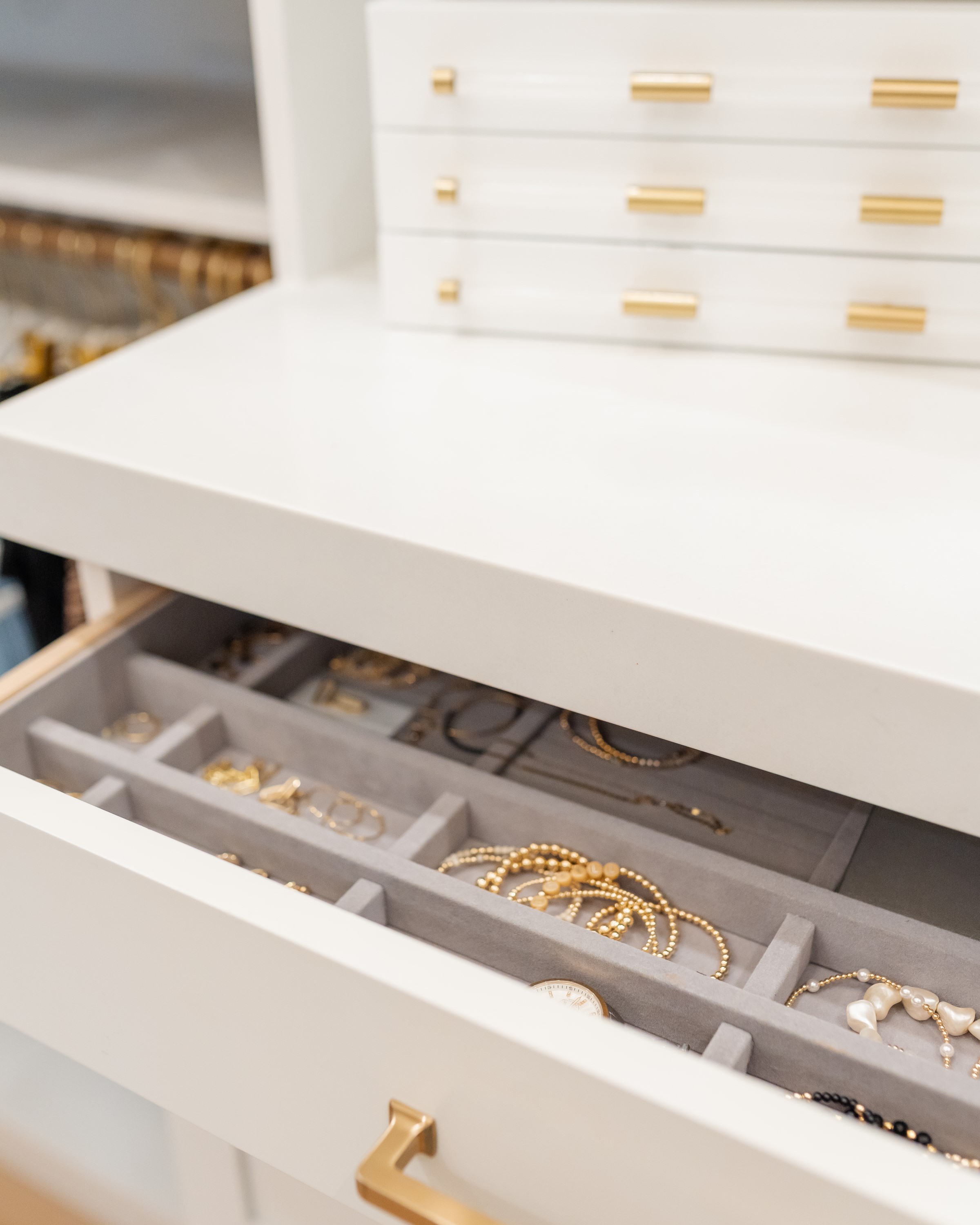 Walk-in Closet thumbnail 12