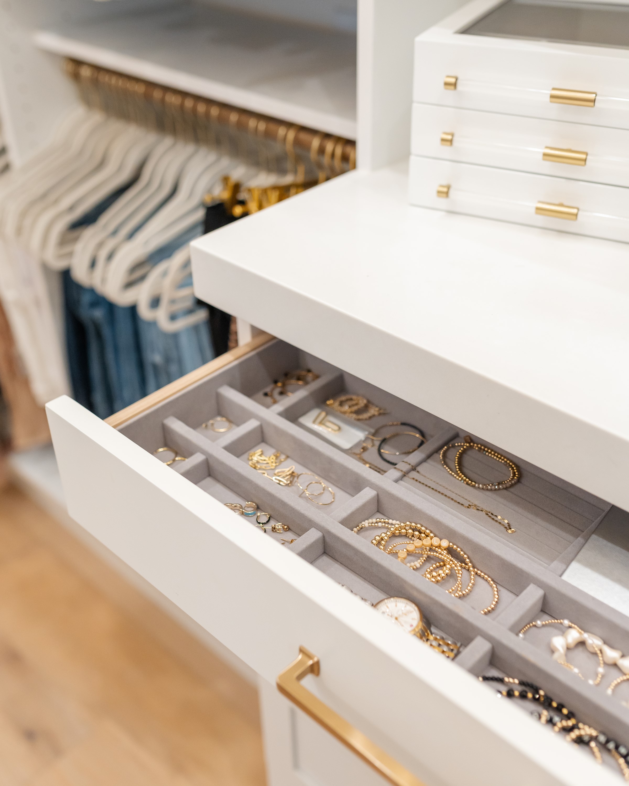 Walk-in Closet thumbnail 13
