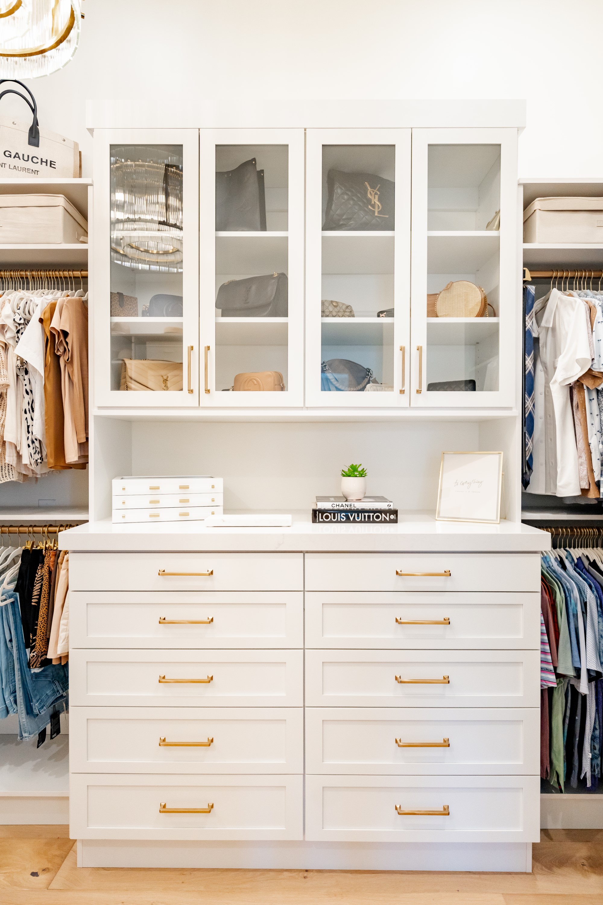 Walk-in Closet thumbnail 15