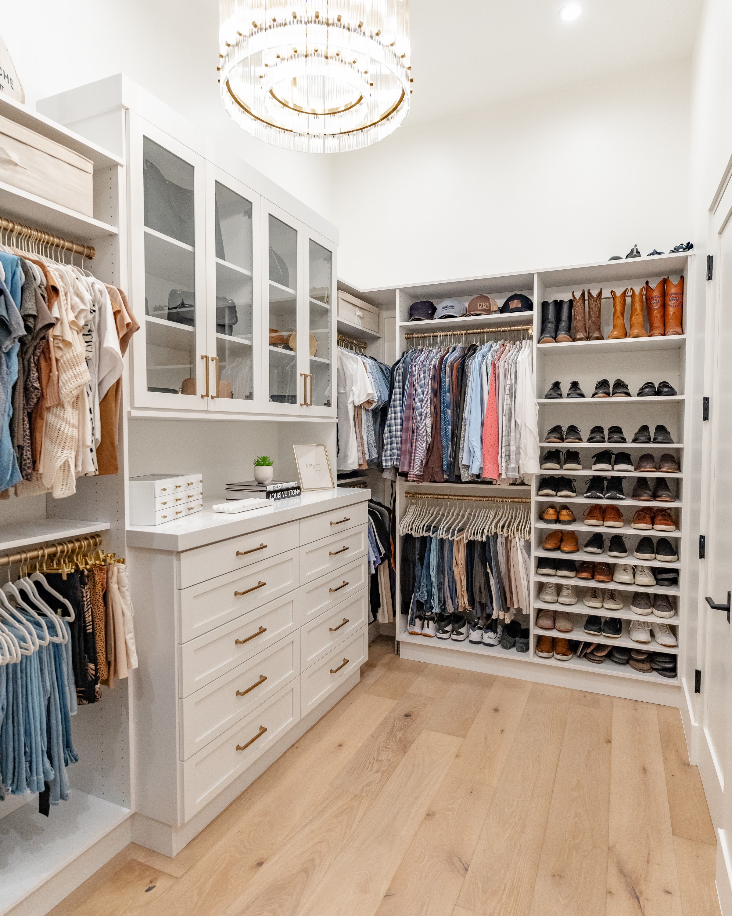 Walk-in Closet thumbnail 19