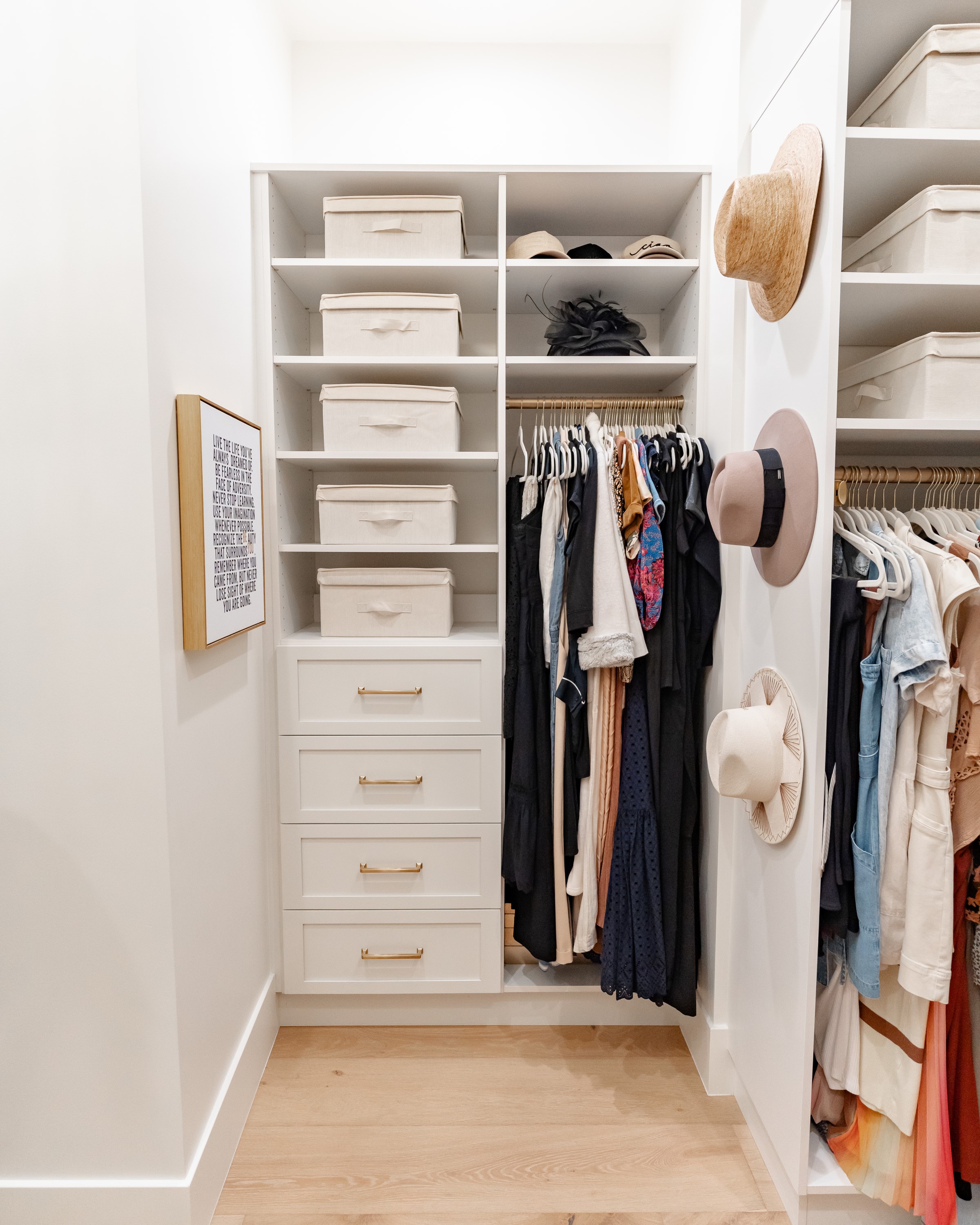 Walk-in Closet thumbnail 23