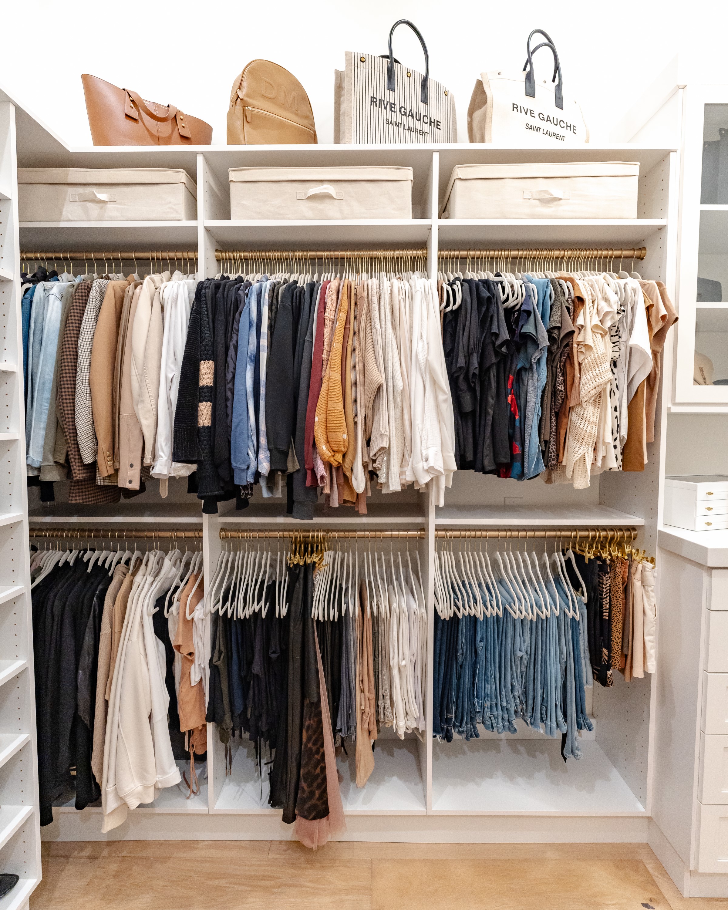 Walk-in Closet thumbnail 24