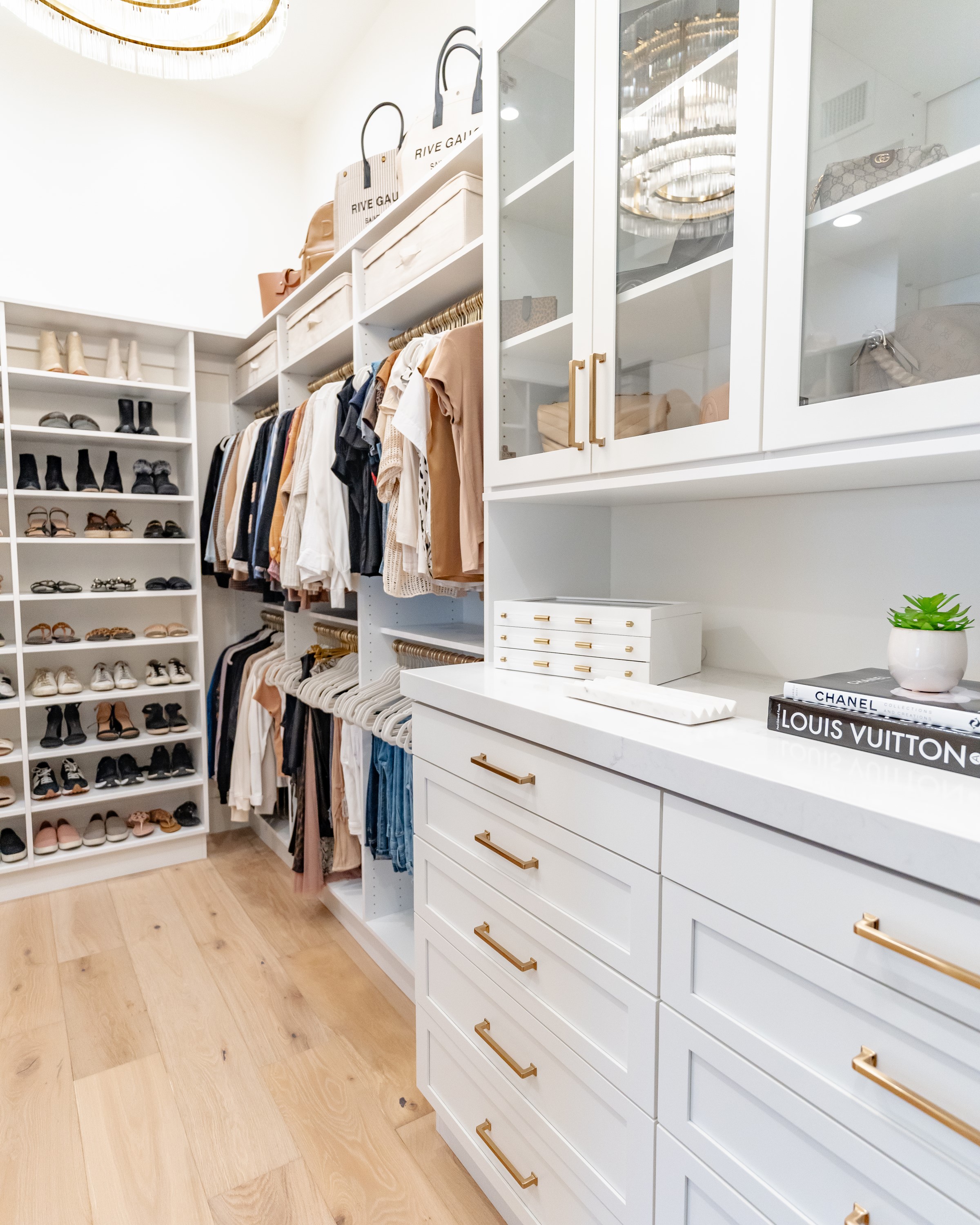 Walk-in Closet thumbnail 25