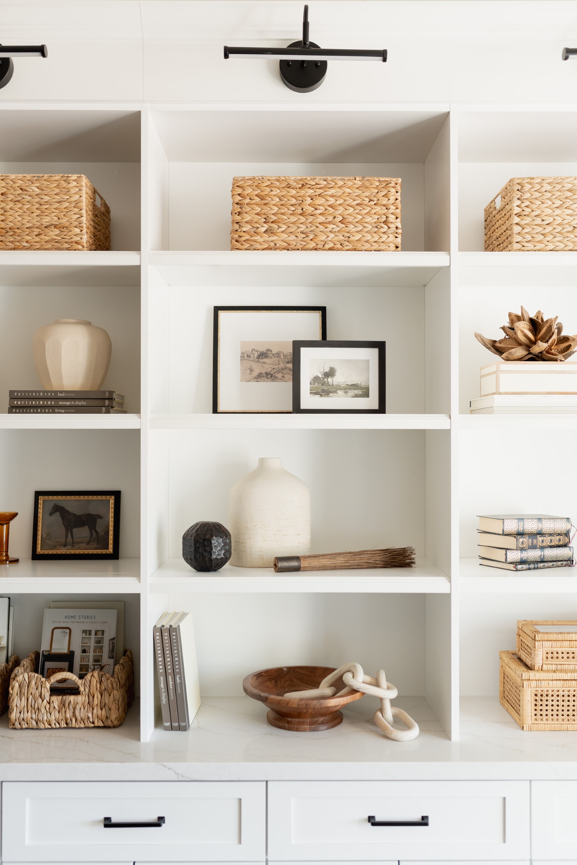 Bookshelves thumbnail 13