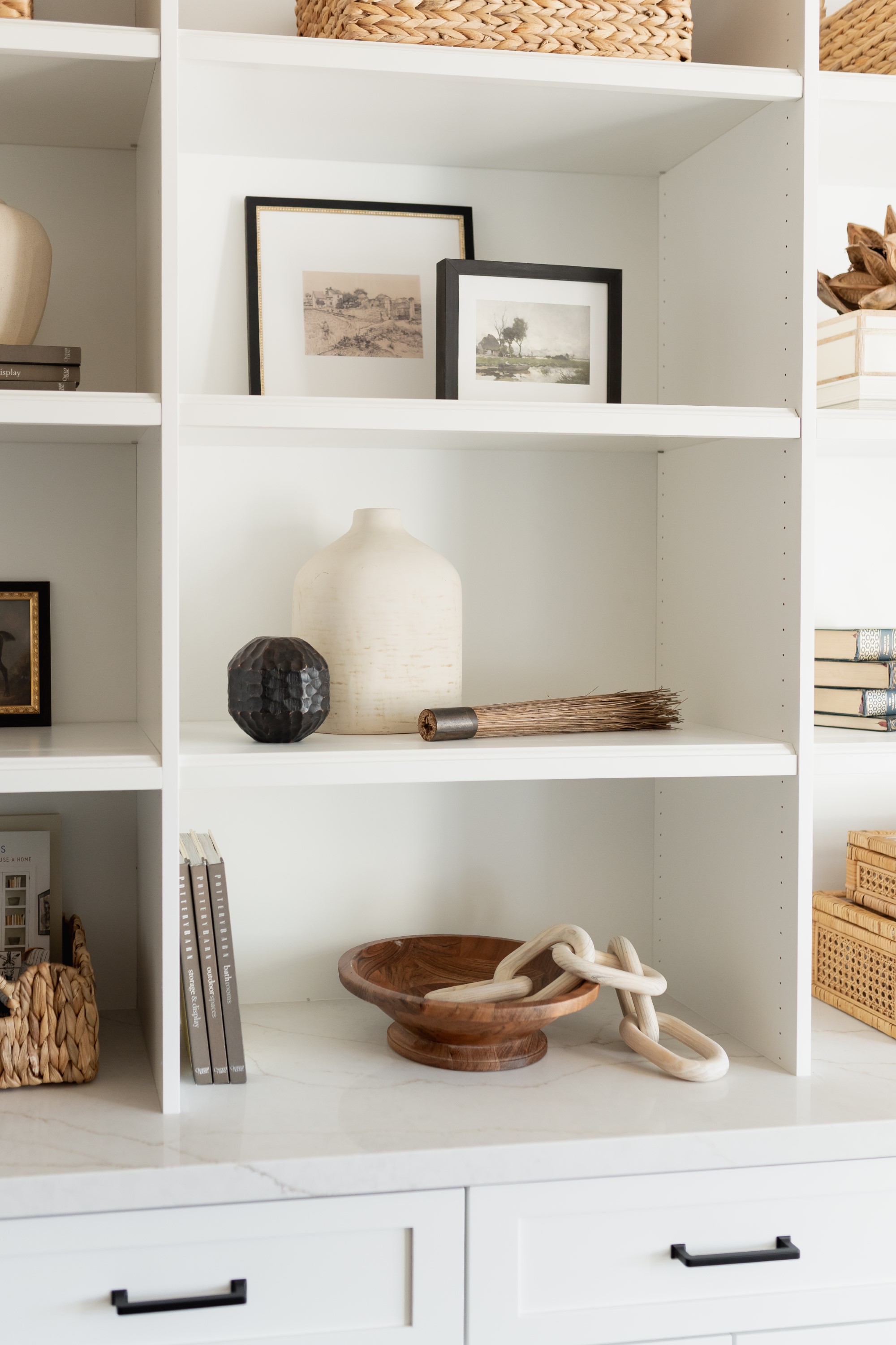 Bookshelves thumbnail 14