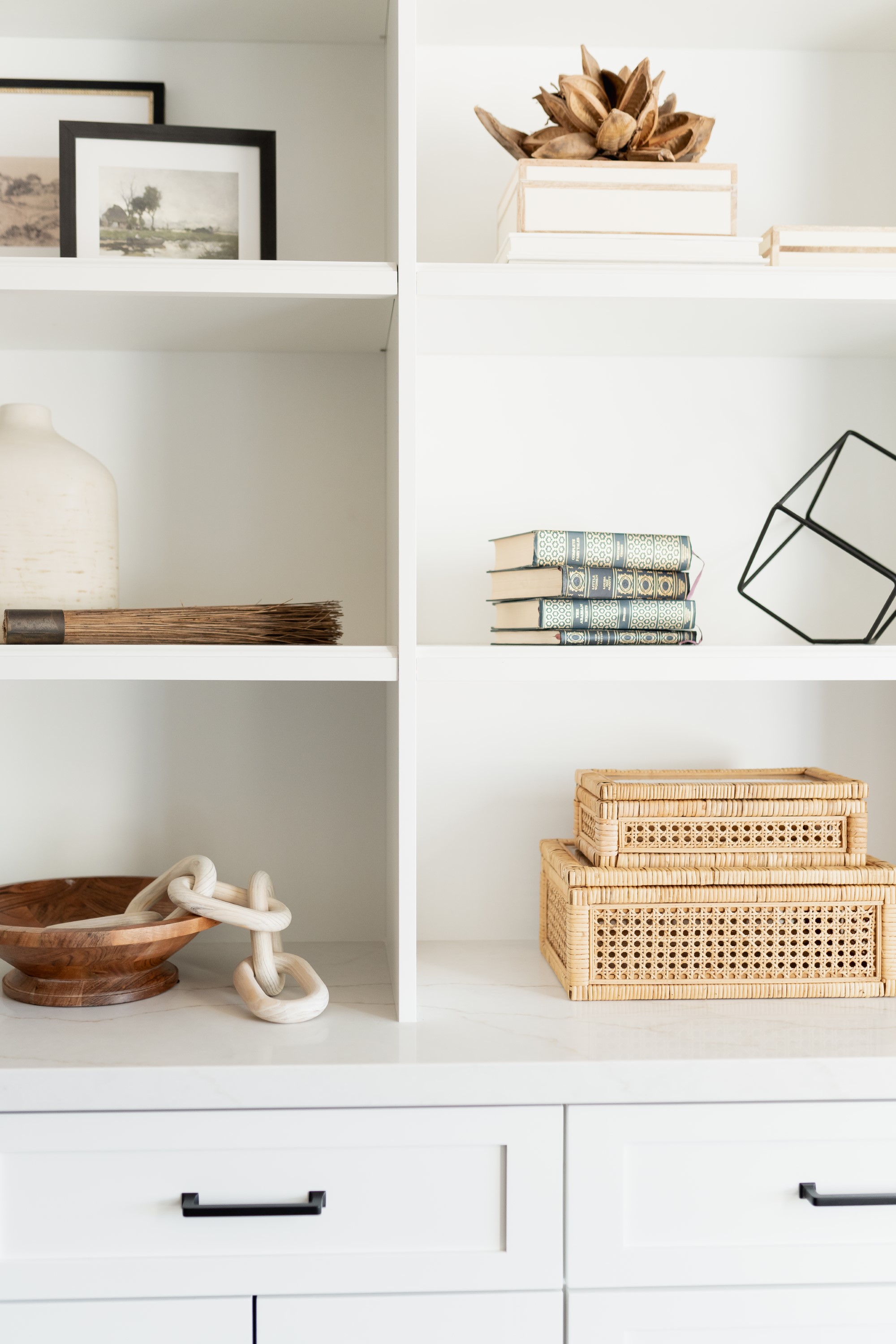 Bookshelves thumbnail 15