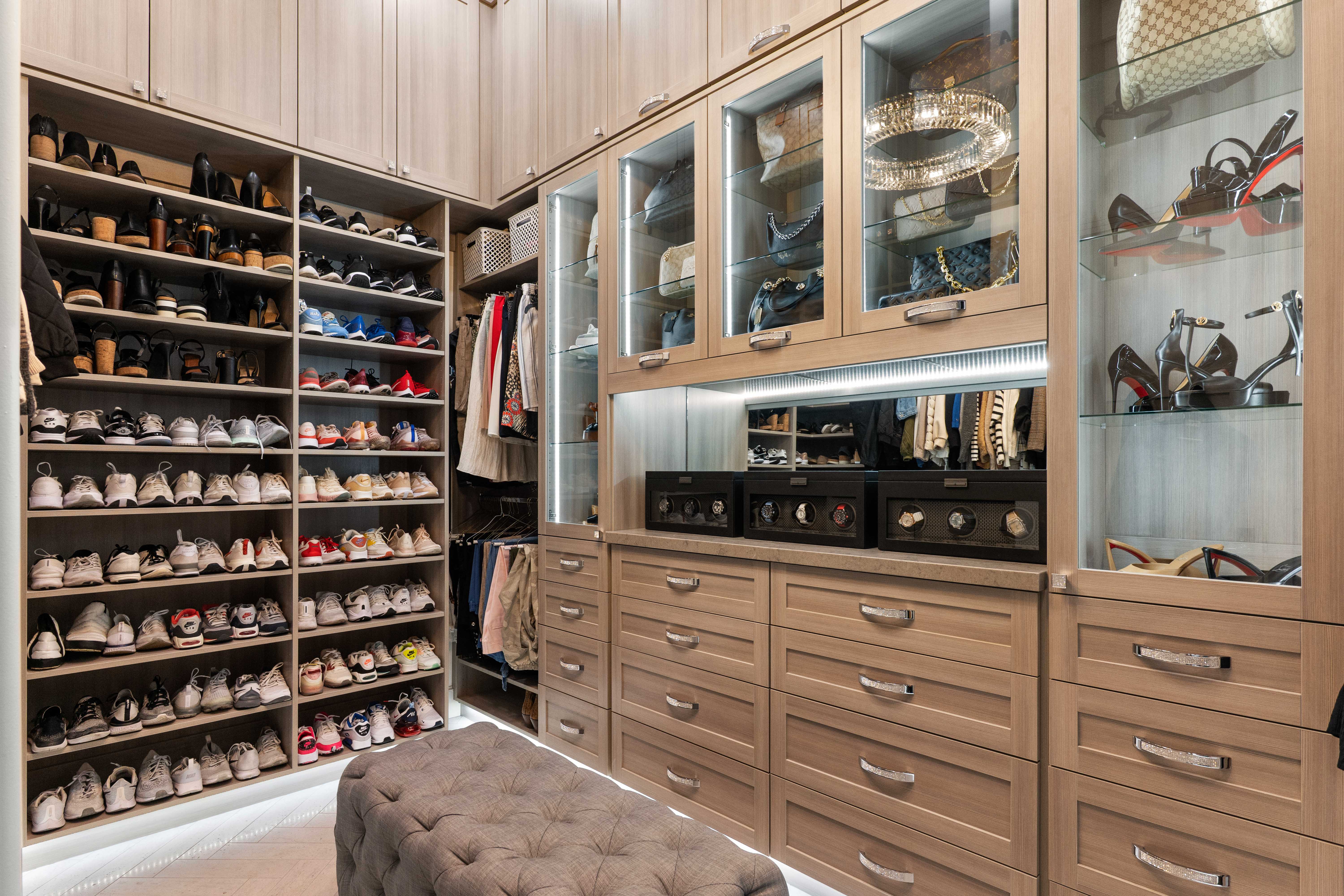 Walk-in Closet thumbnail 5