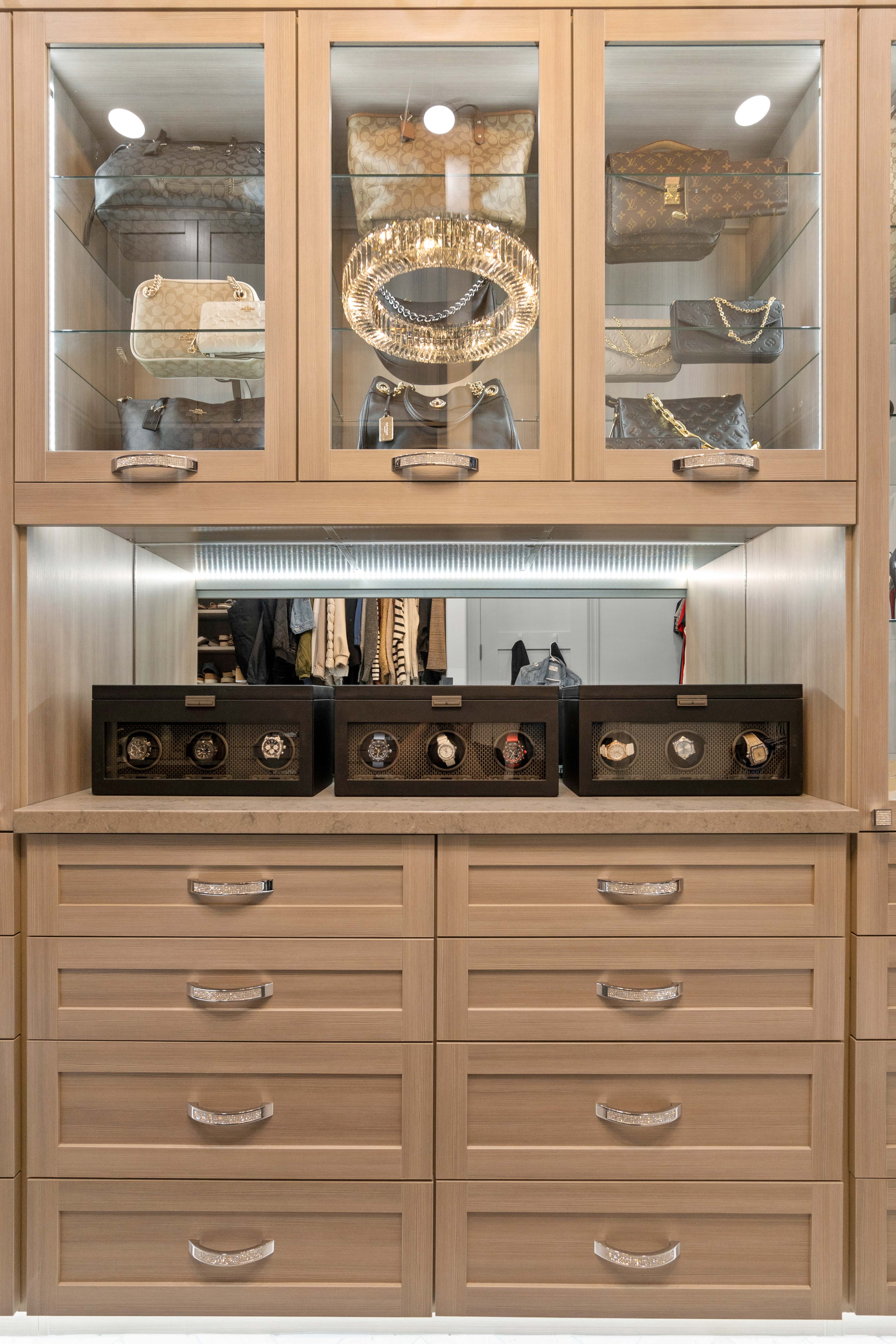 Walk-in Closet thumbnail 6
