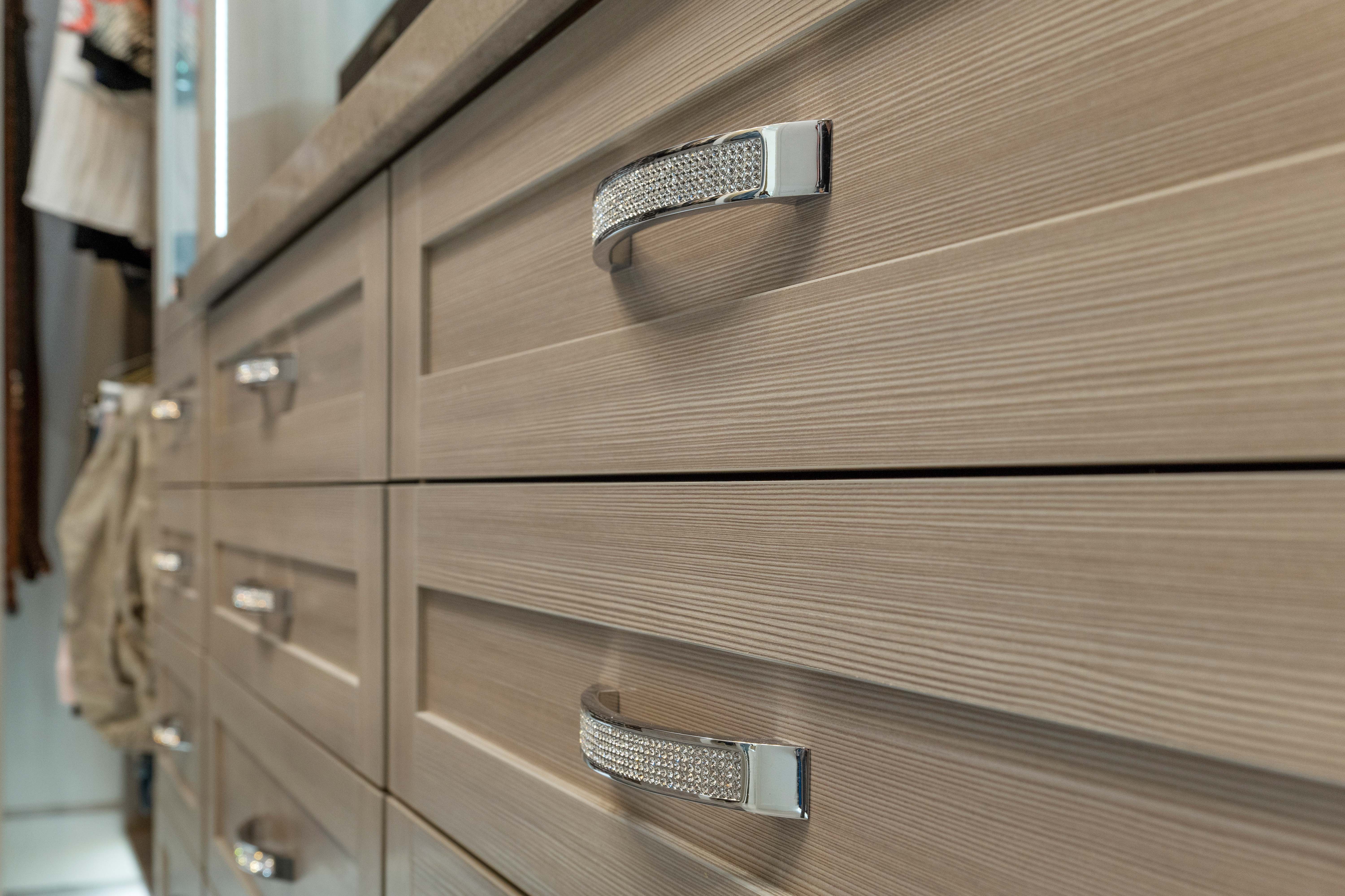 Walk-in Closet thumbnail 8