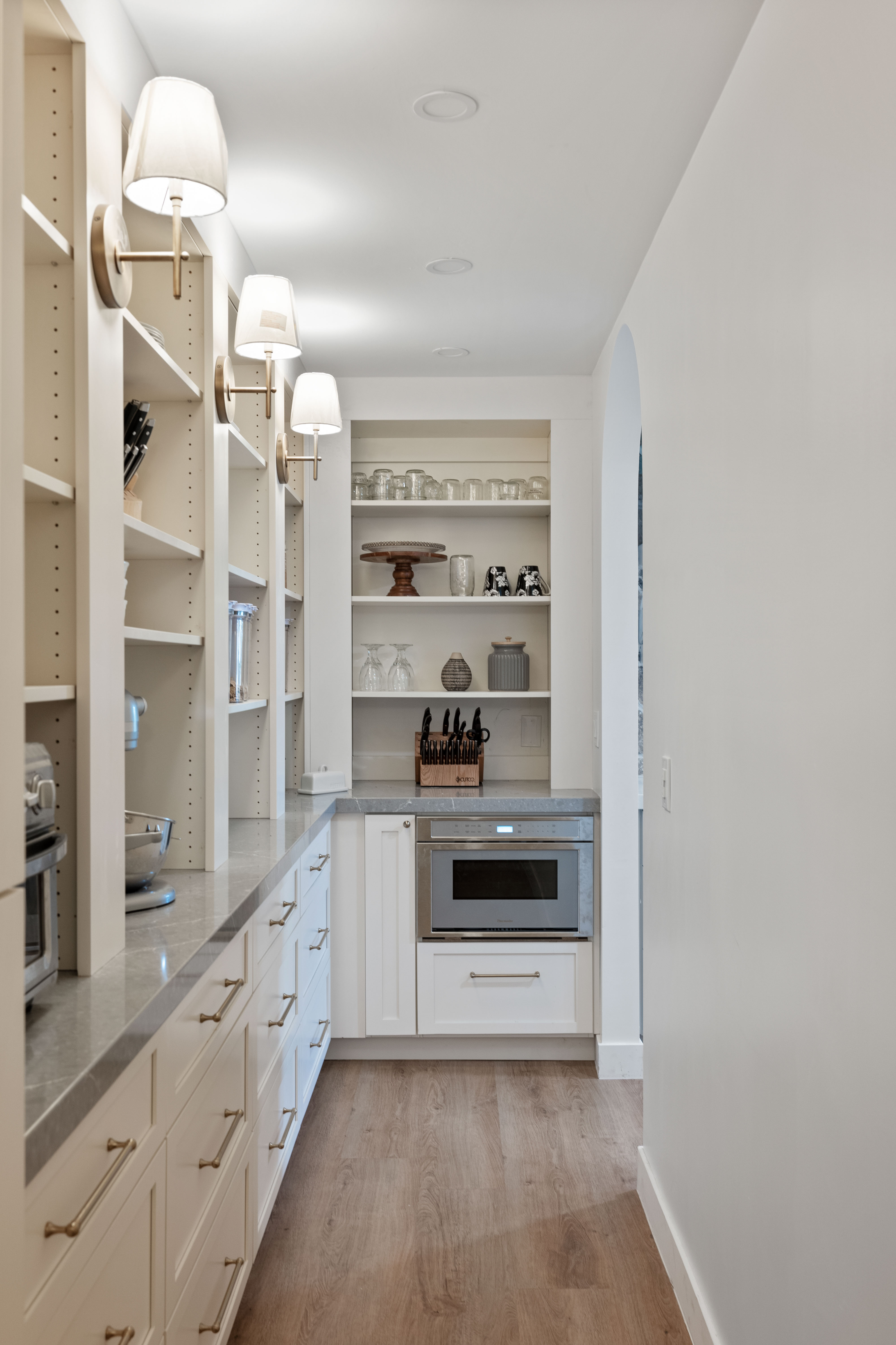 Butler's Pantry thumbnail 3