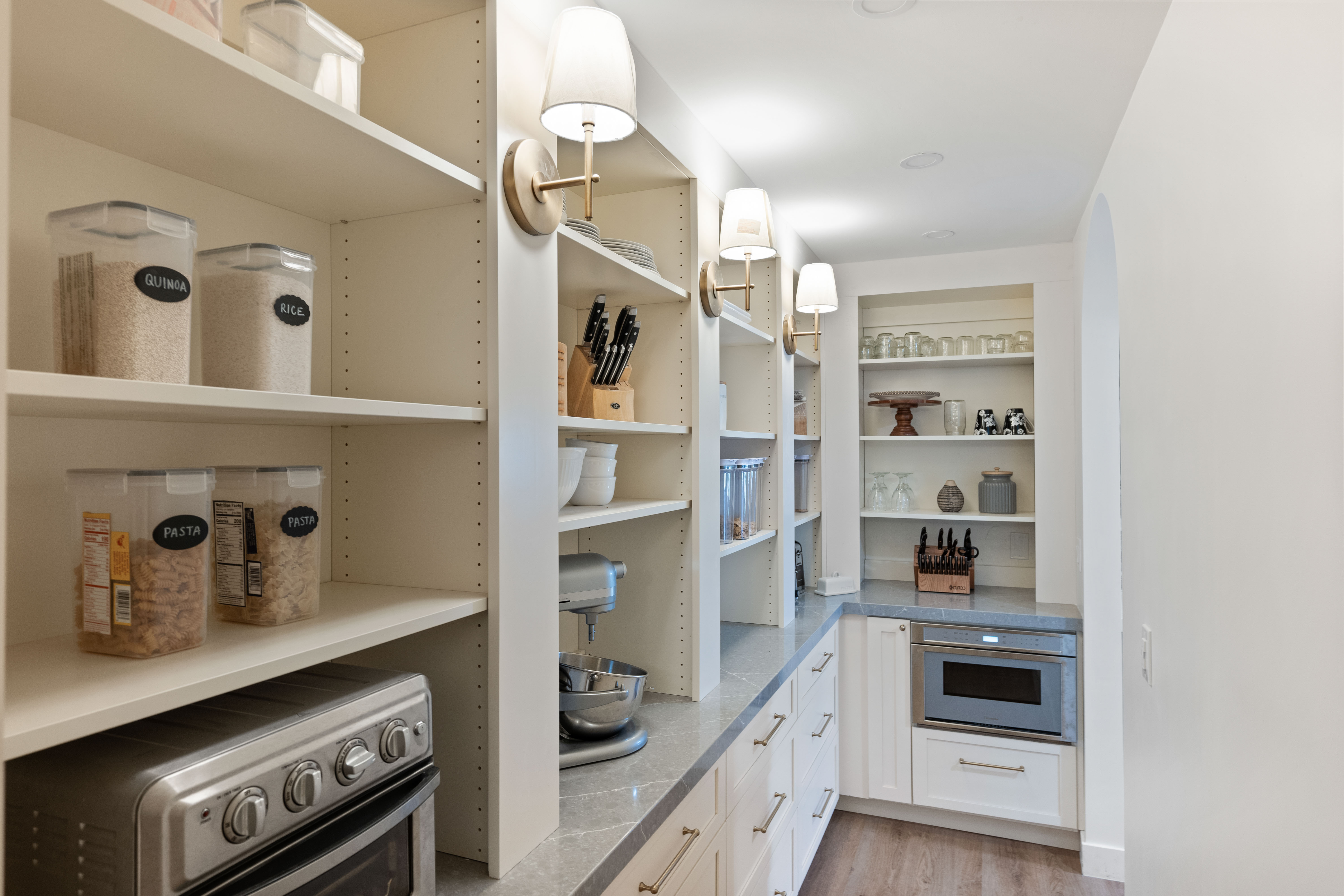 Butler's Pantry thumbnail 4