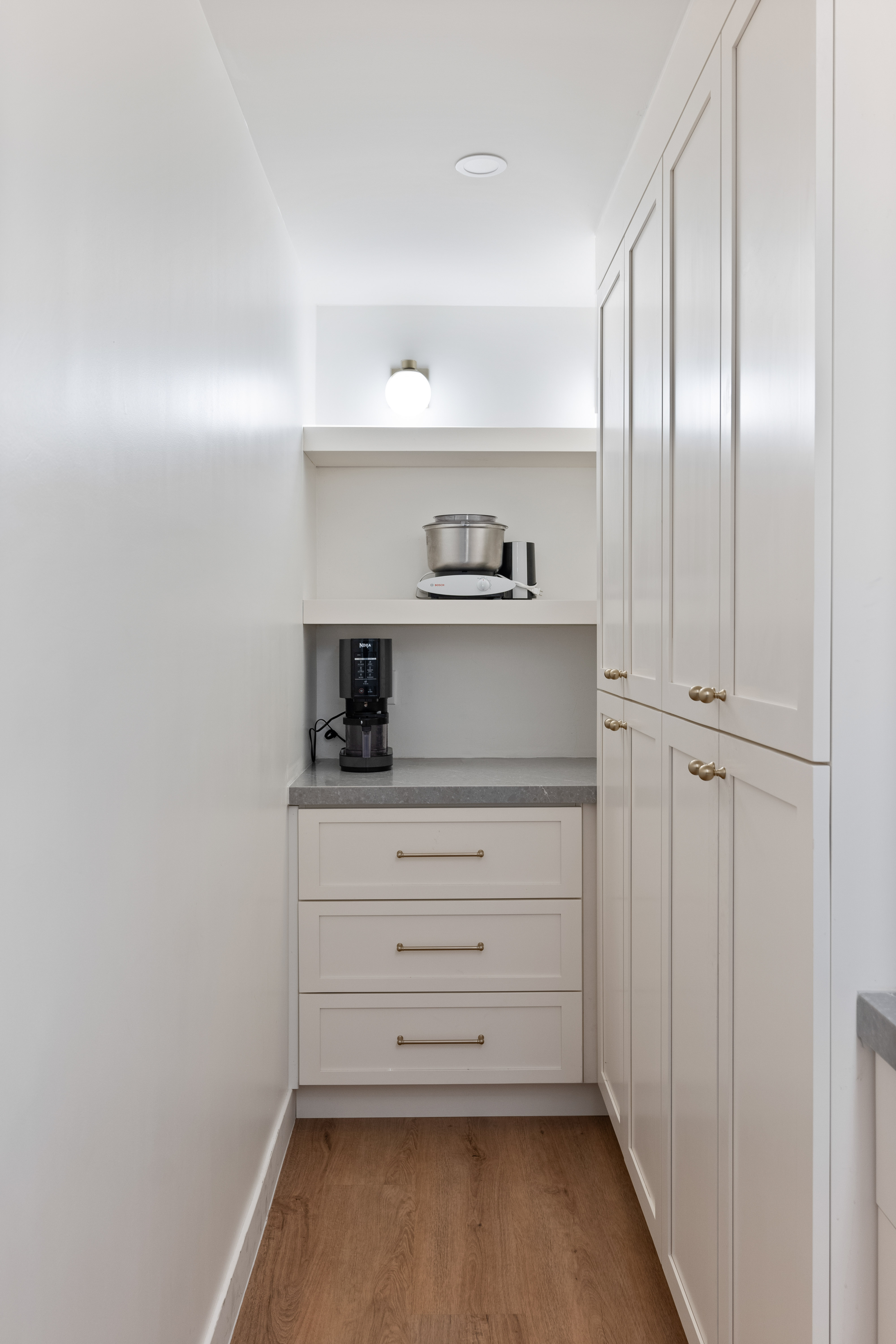 Butler's Pantry thumbnail 5