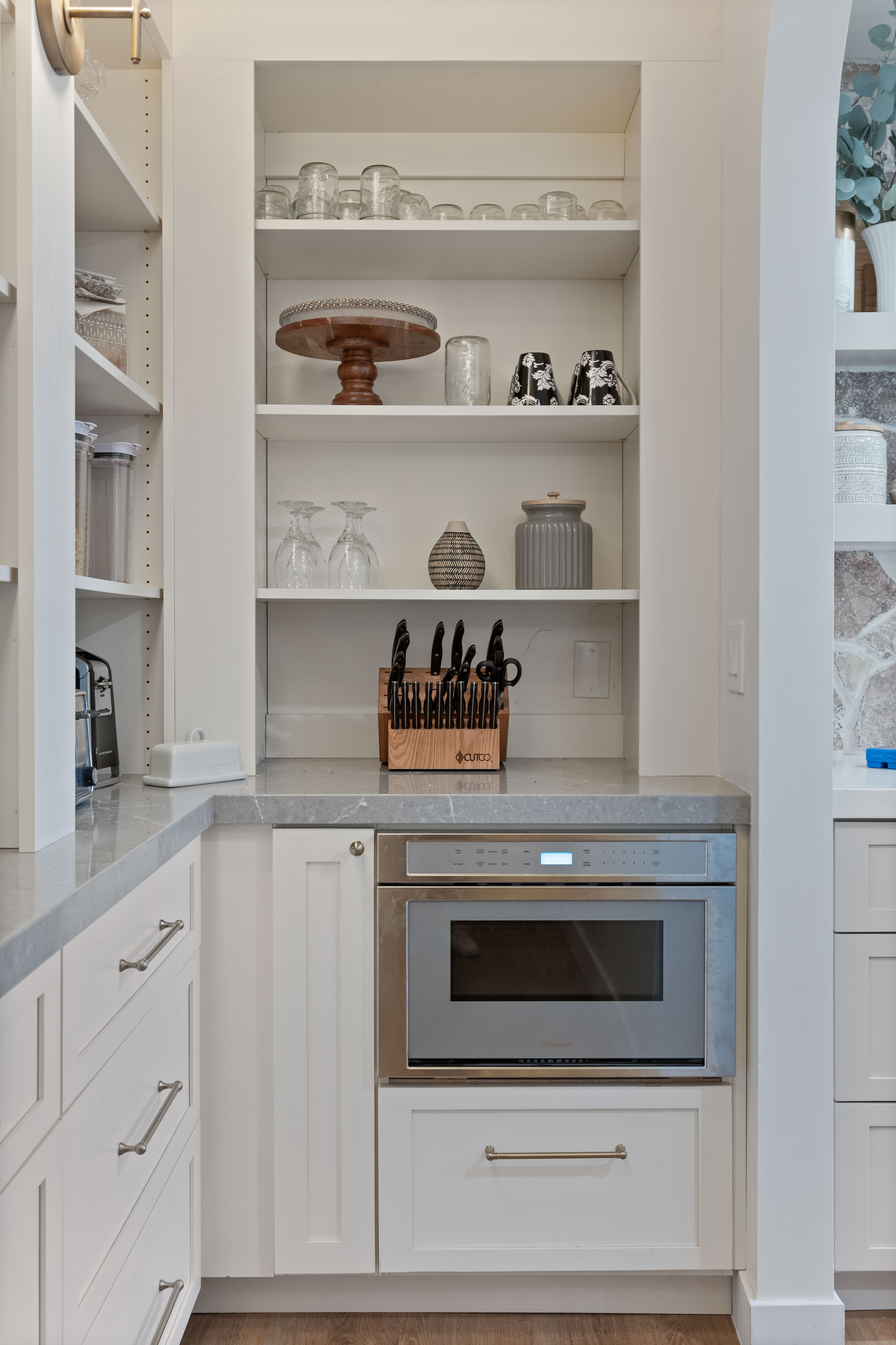 Butler's Pantry thumbnail 7
