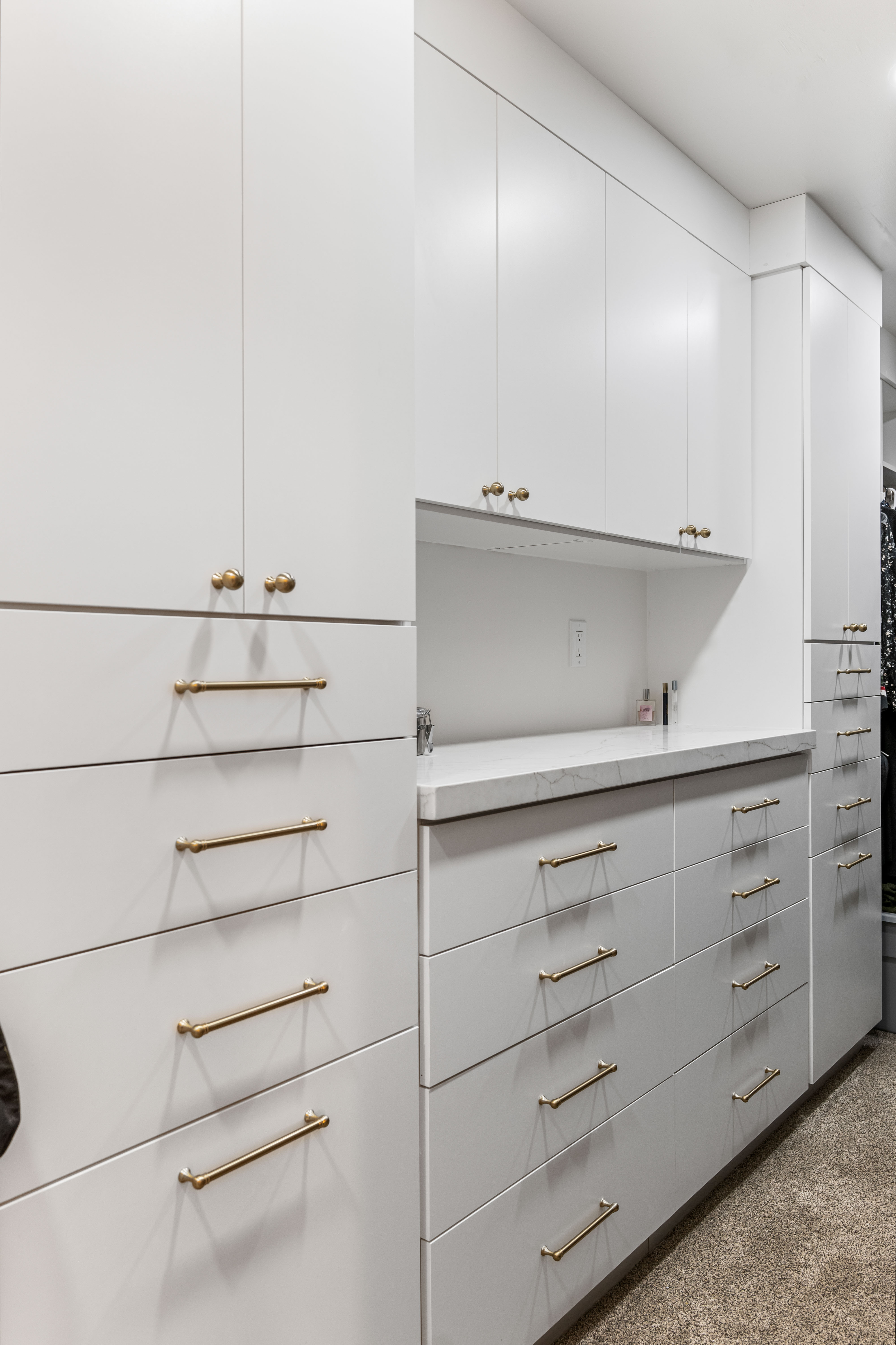 Walk-in Closet thumbnail 2
