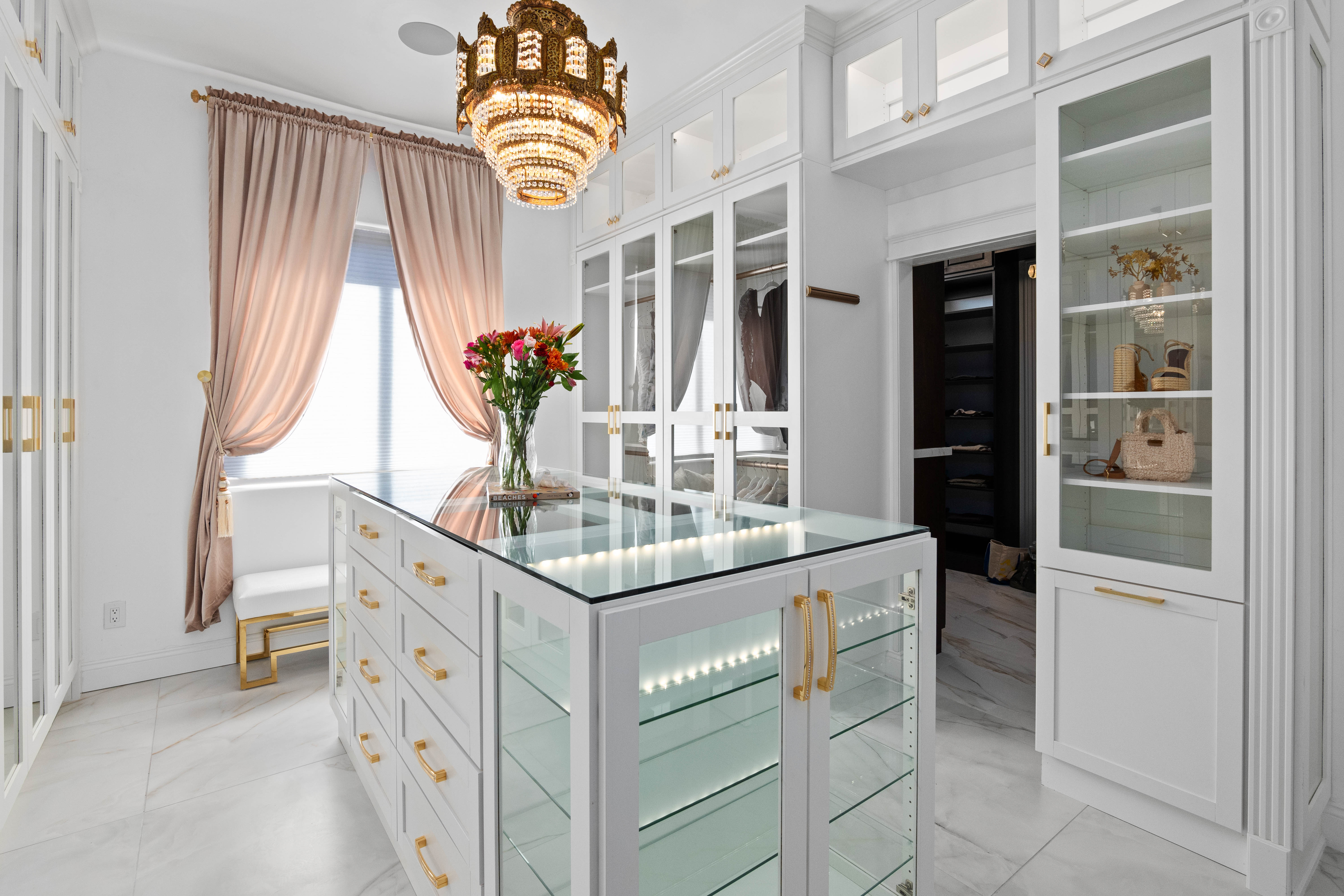 Walk-in Closet (Hers) thumbnail 5