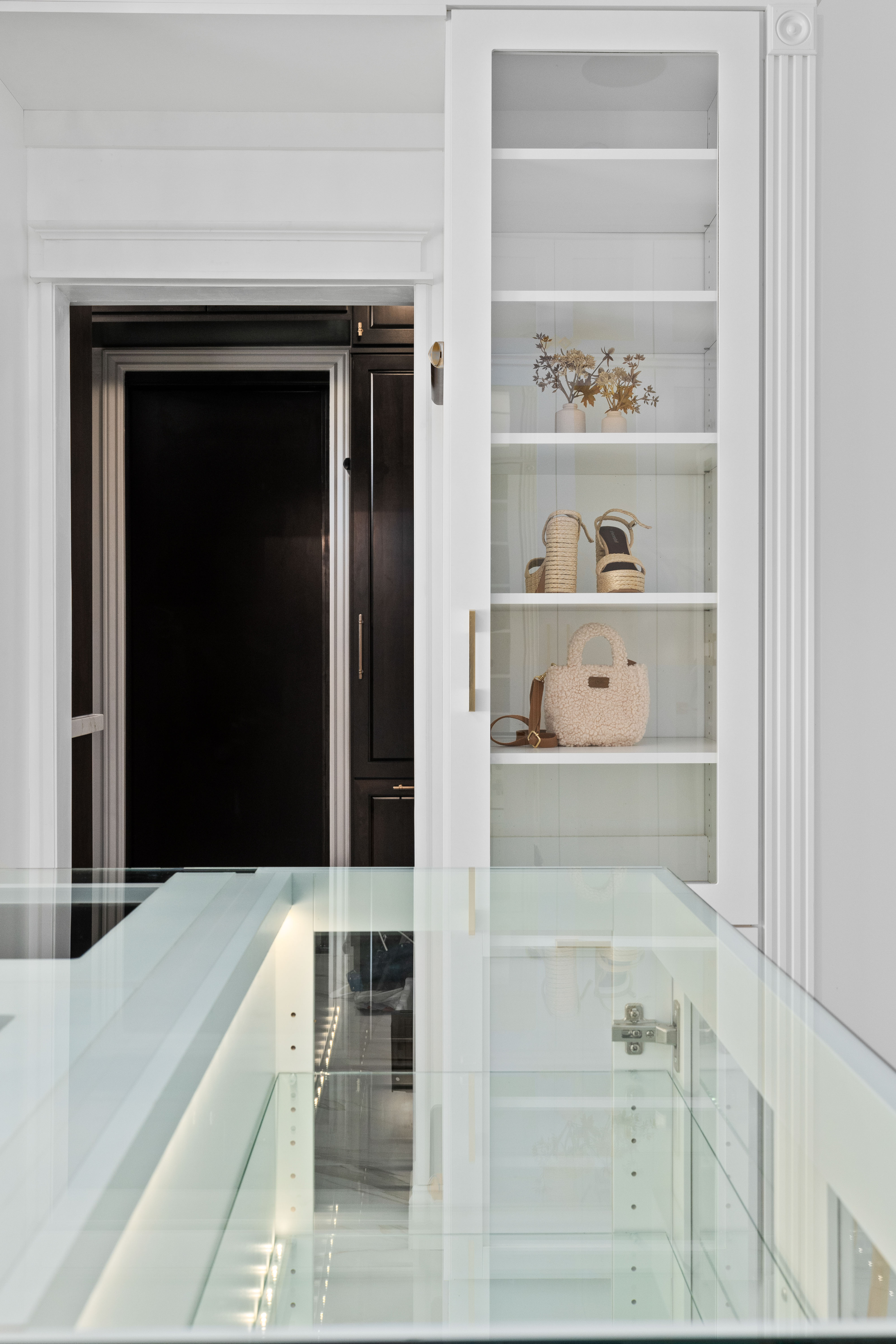 Walk-in Closet (Hers) thumbnail 7