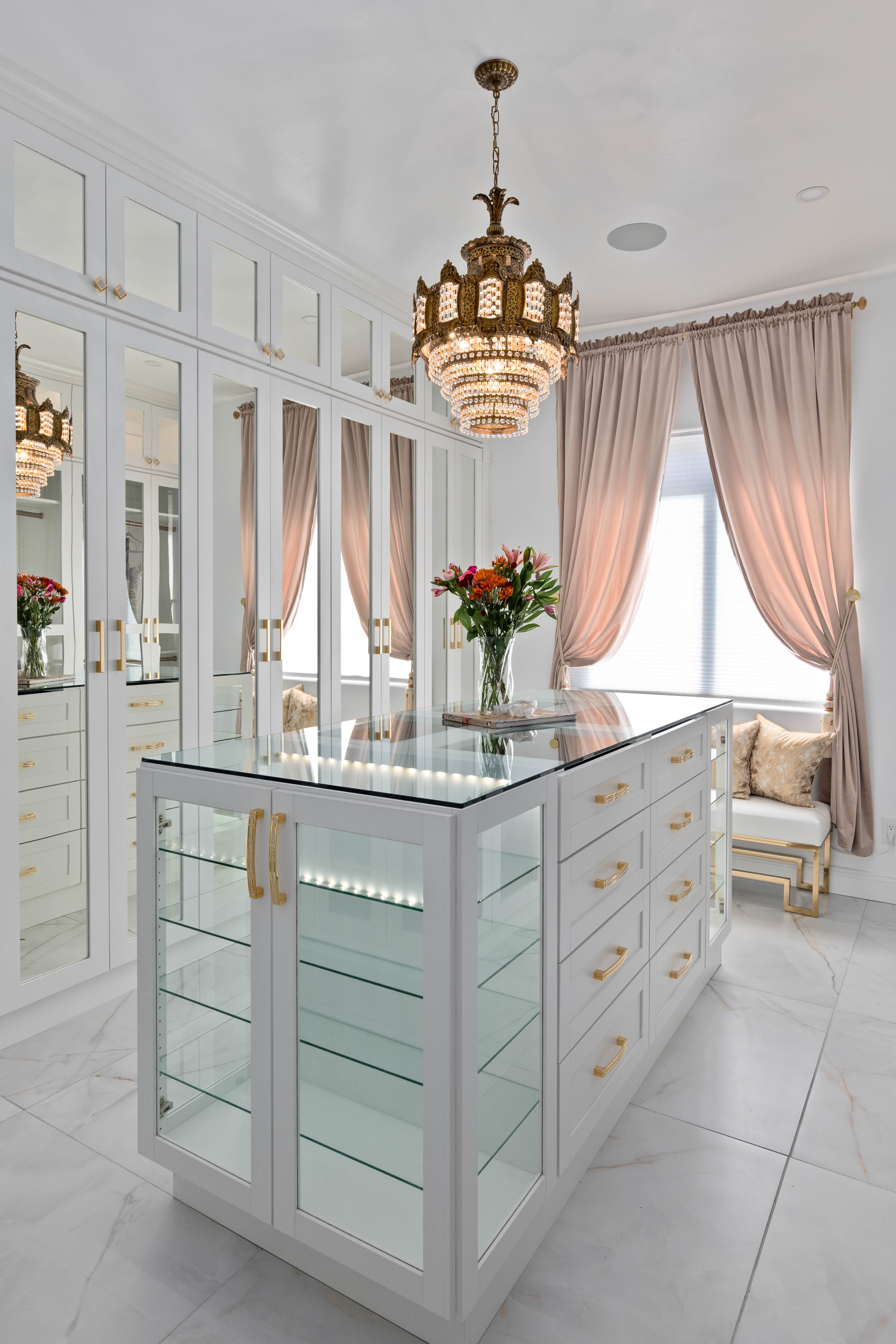 Walk-in Closet (Hers) thumbnail 12