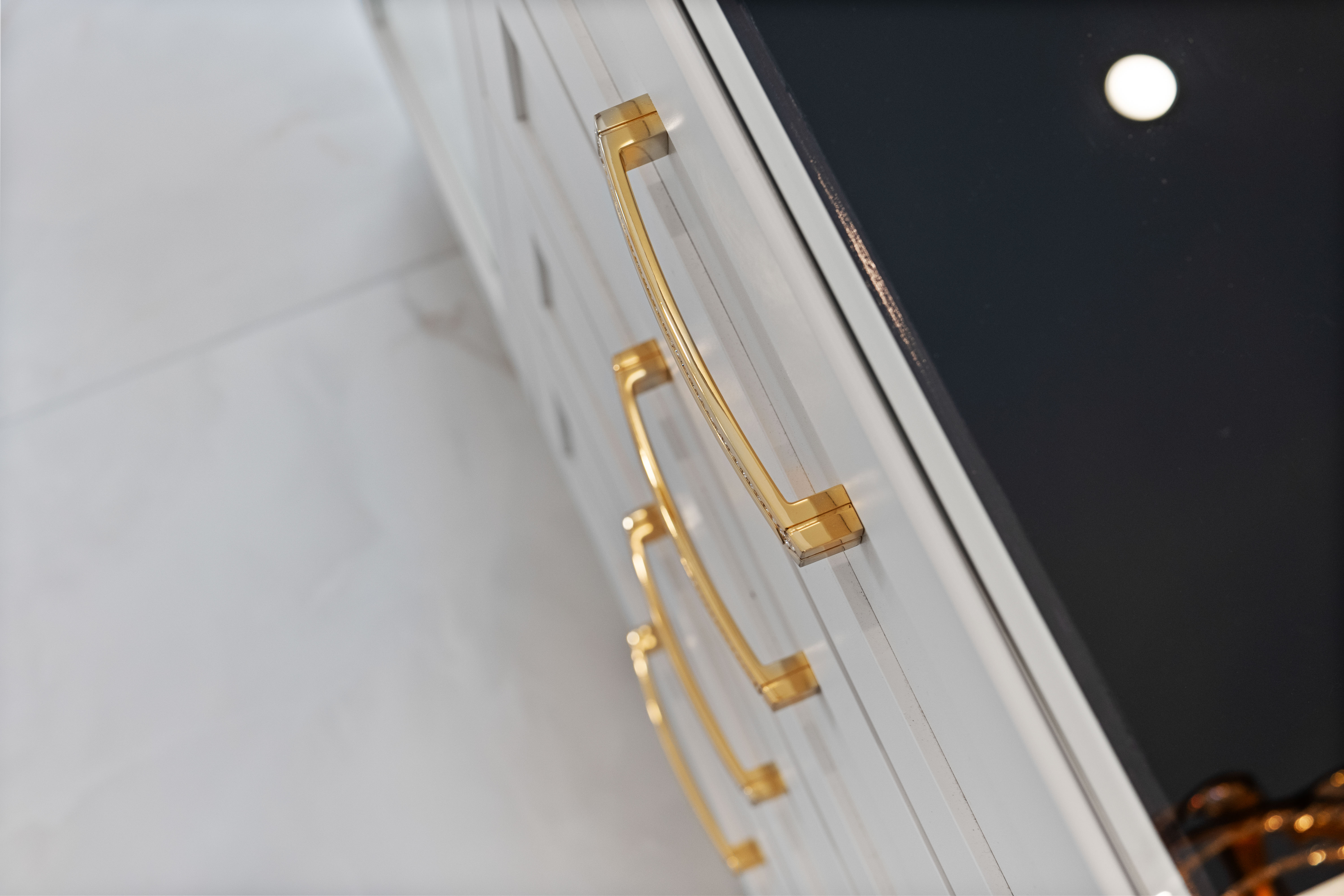 Walk-in Closet (Hers) thumbnail 13